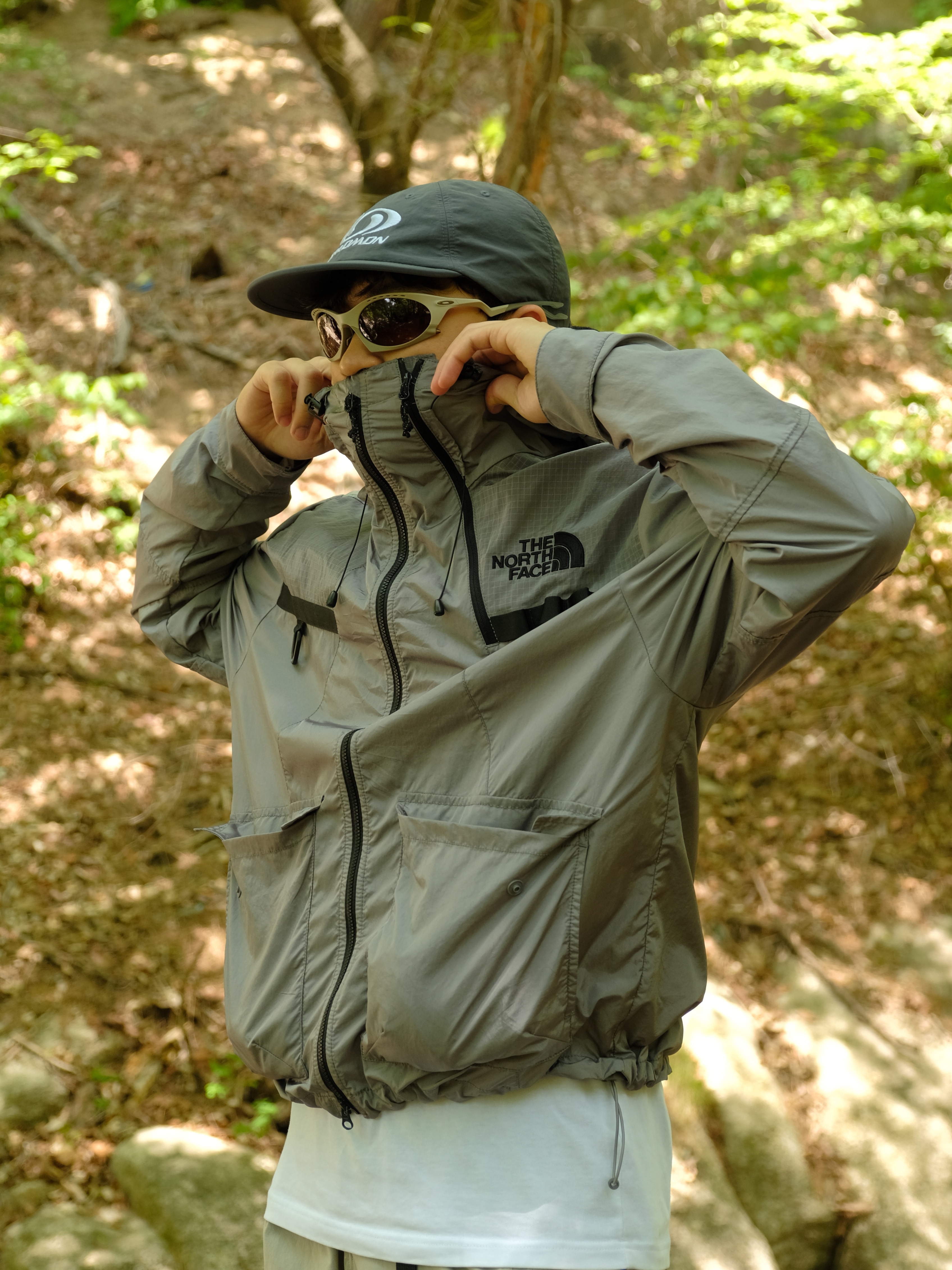 Oakley Plantaris Matte Sand Frame Prizm Brown Gradient Lenses Regular Universal Fit, The North Face White Label Sheldon Jacket Cool Gray 착용 스타일 - 2