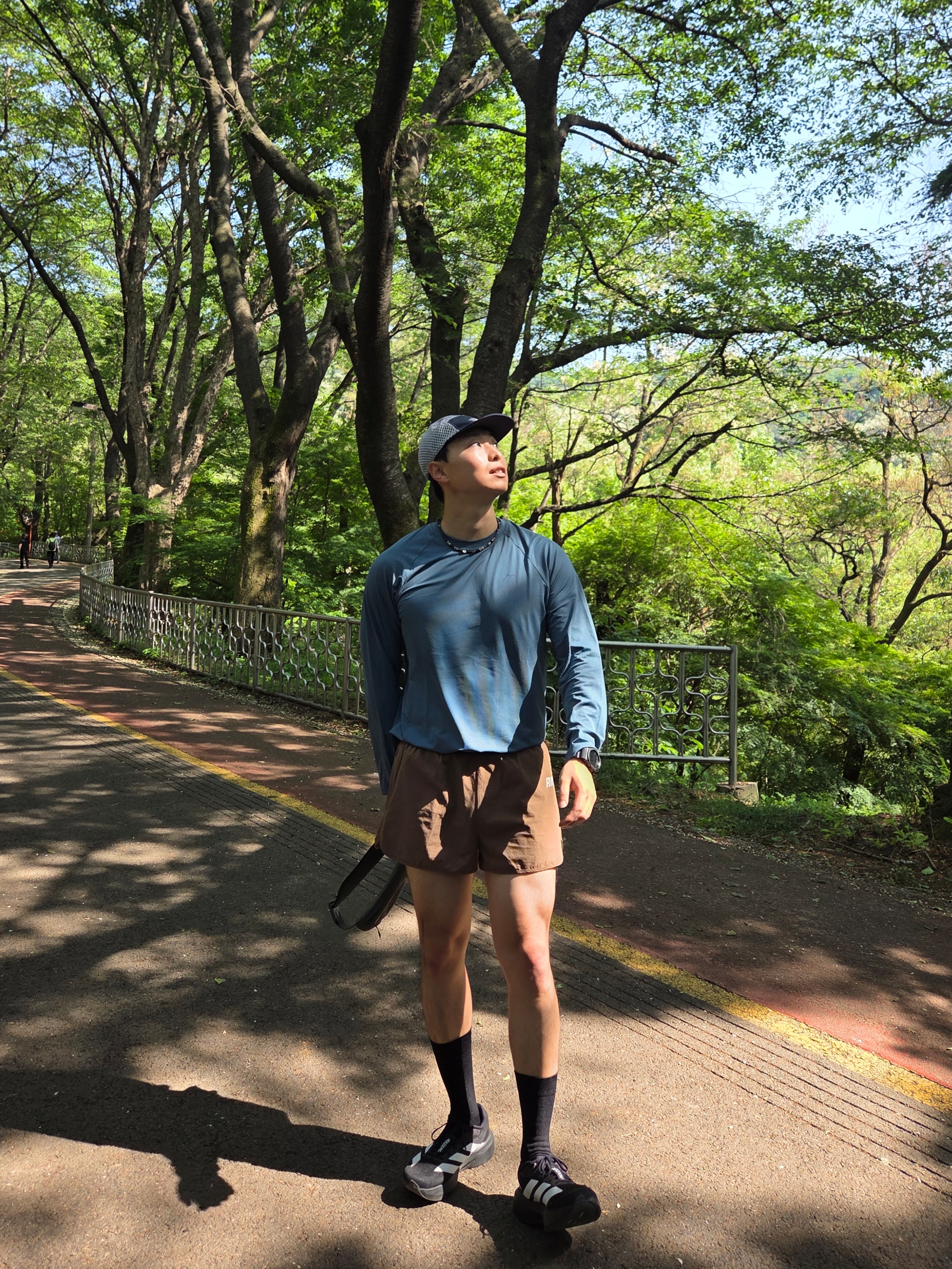 Cayl Logo Air Long Sleeve Foggy Blue, [KREAM 단독] runwhither 3inch Shorts Brown 착용 스타일 - 5