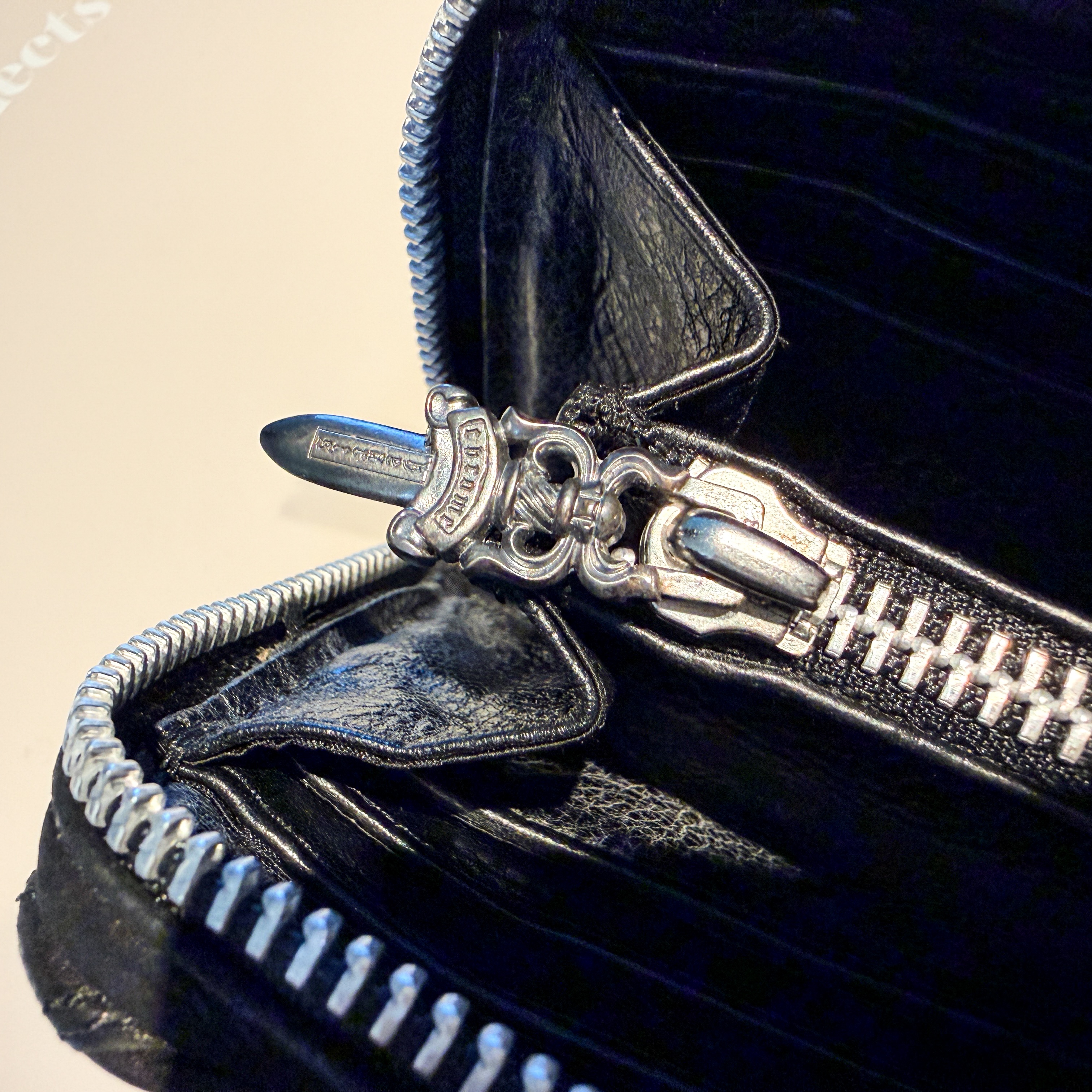 Hansroom Chrome Hearts Cemetery Cross Quilting Leather Wallet Black, Chrome Hearts Spacer Forever Ring 6mm Silver 착용 스타일 - 6