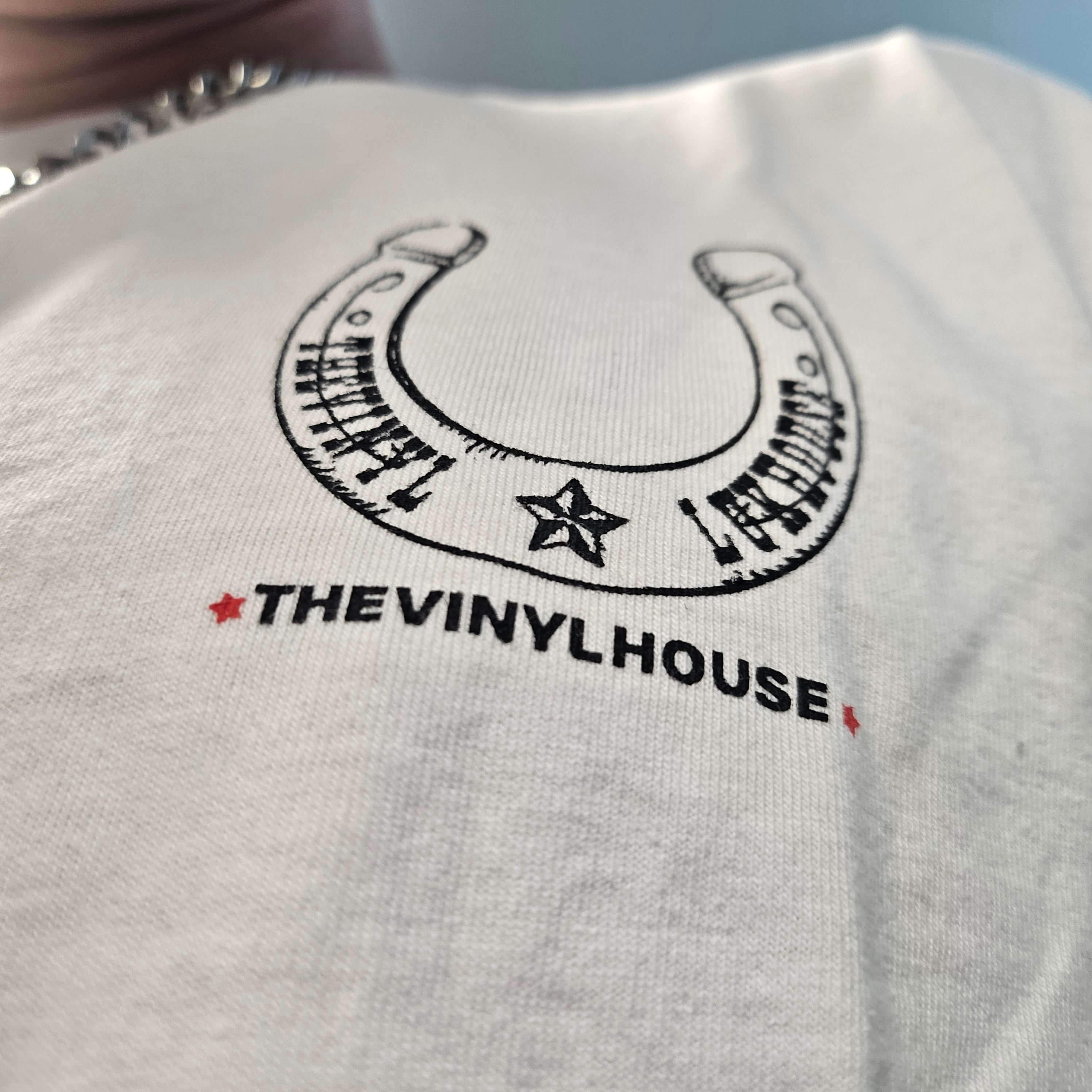 Thevinylhouse Lucky House Tee White 착용 스타일 - 5