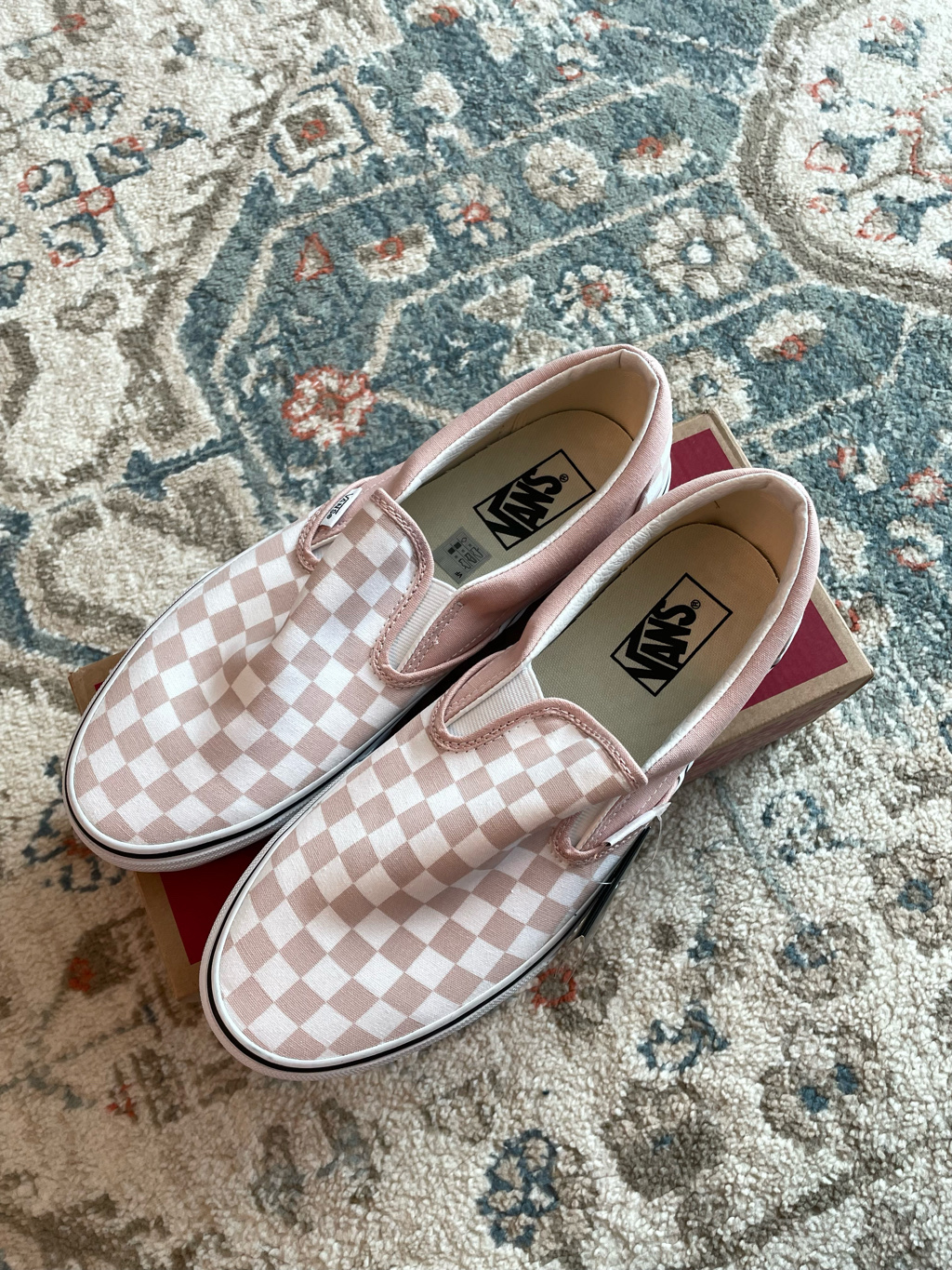Vans Classic Slip-On Theory Checkerboard Pink 착용 스타일 - 3