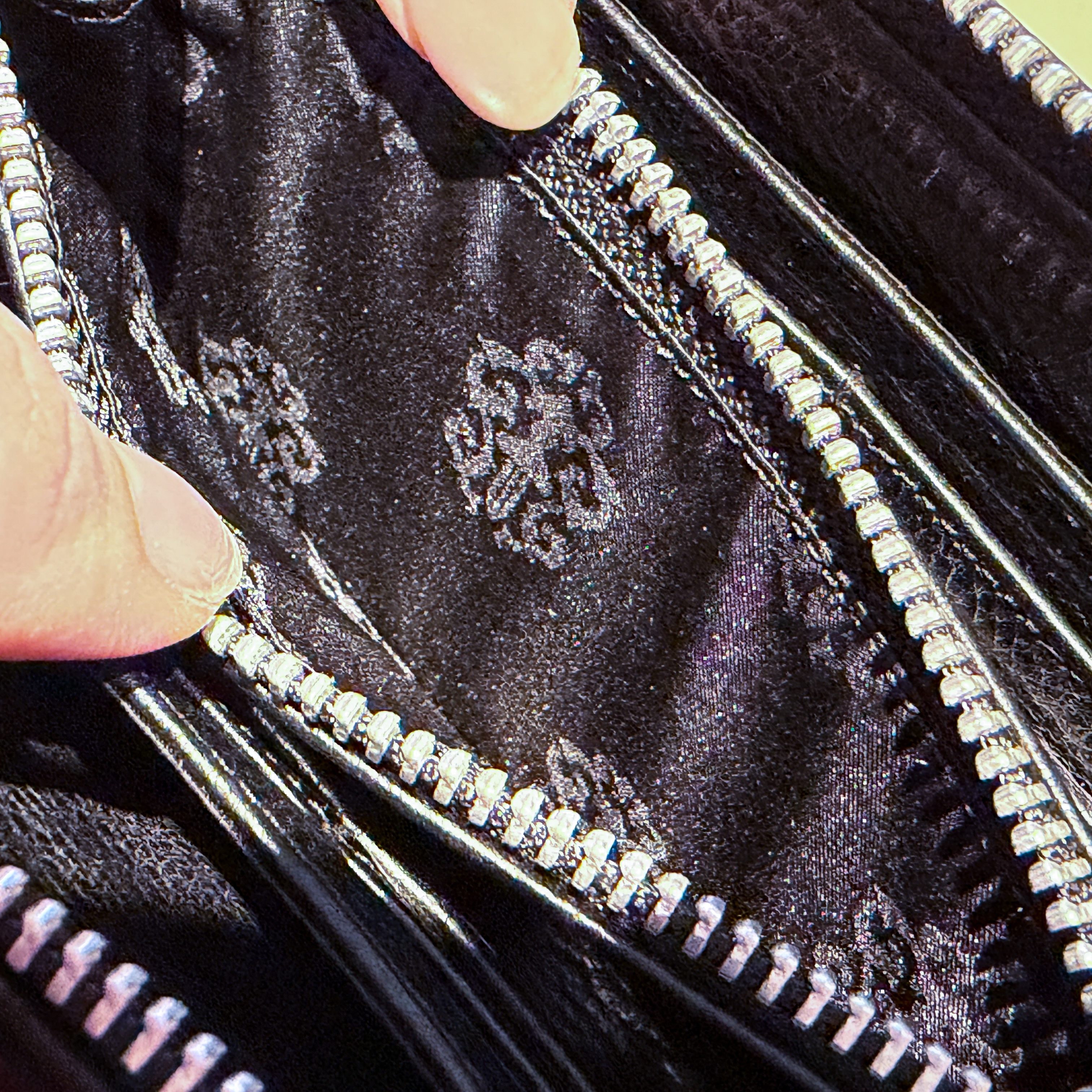 Hansroom Chrome Hearts Cemetery Cross Quilting Leather Wallet Black, Chrome Hearts Spacer Forever Ring 6mm Silver 착용 스타일 - 8