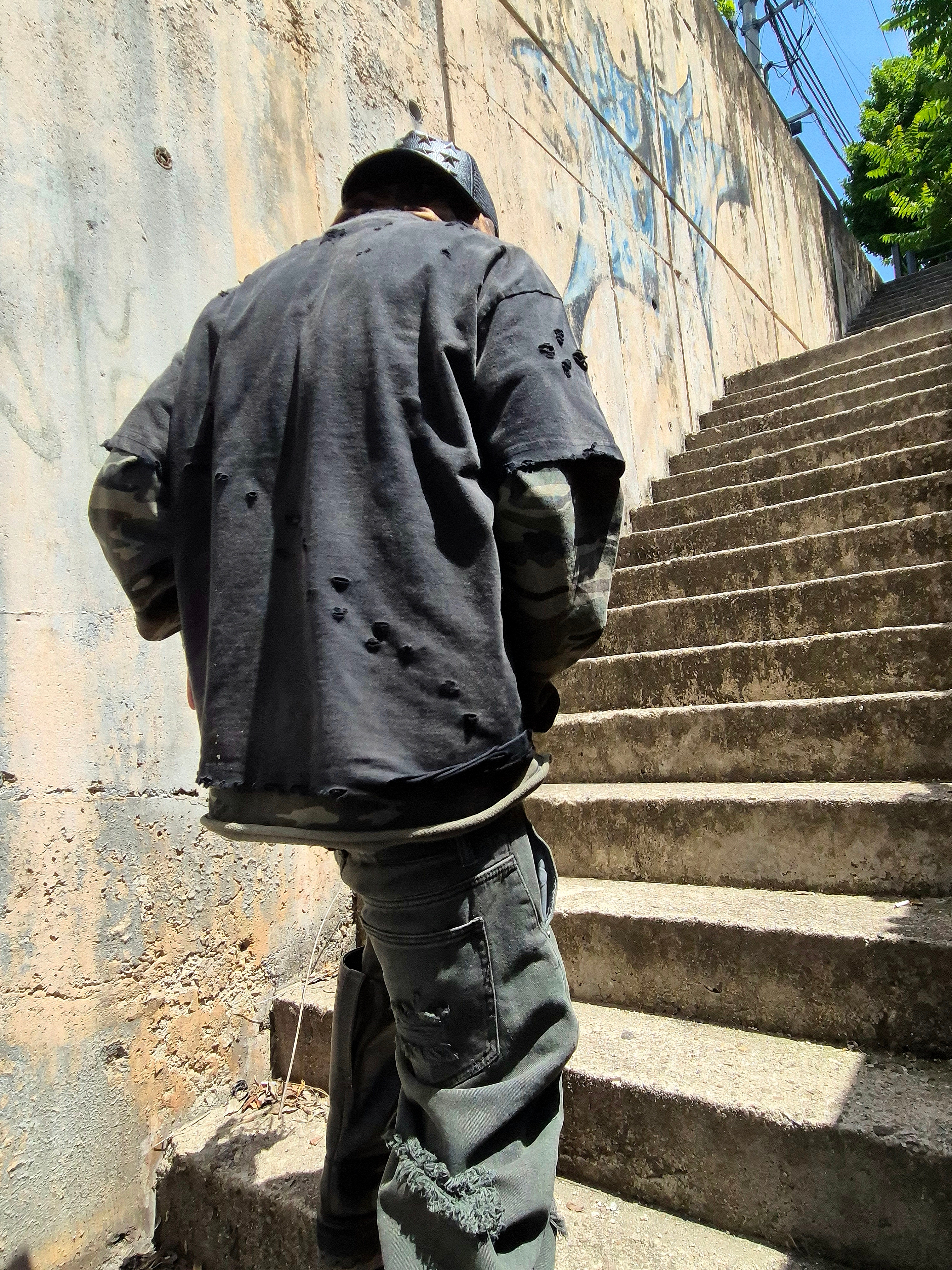 ROARINGRAD Washed Distressed T-Shirt Black, Hansroom Chrome Hearts #10 Dagger 착용 스타일 - 4