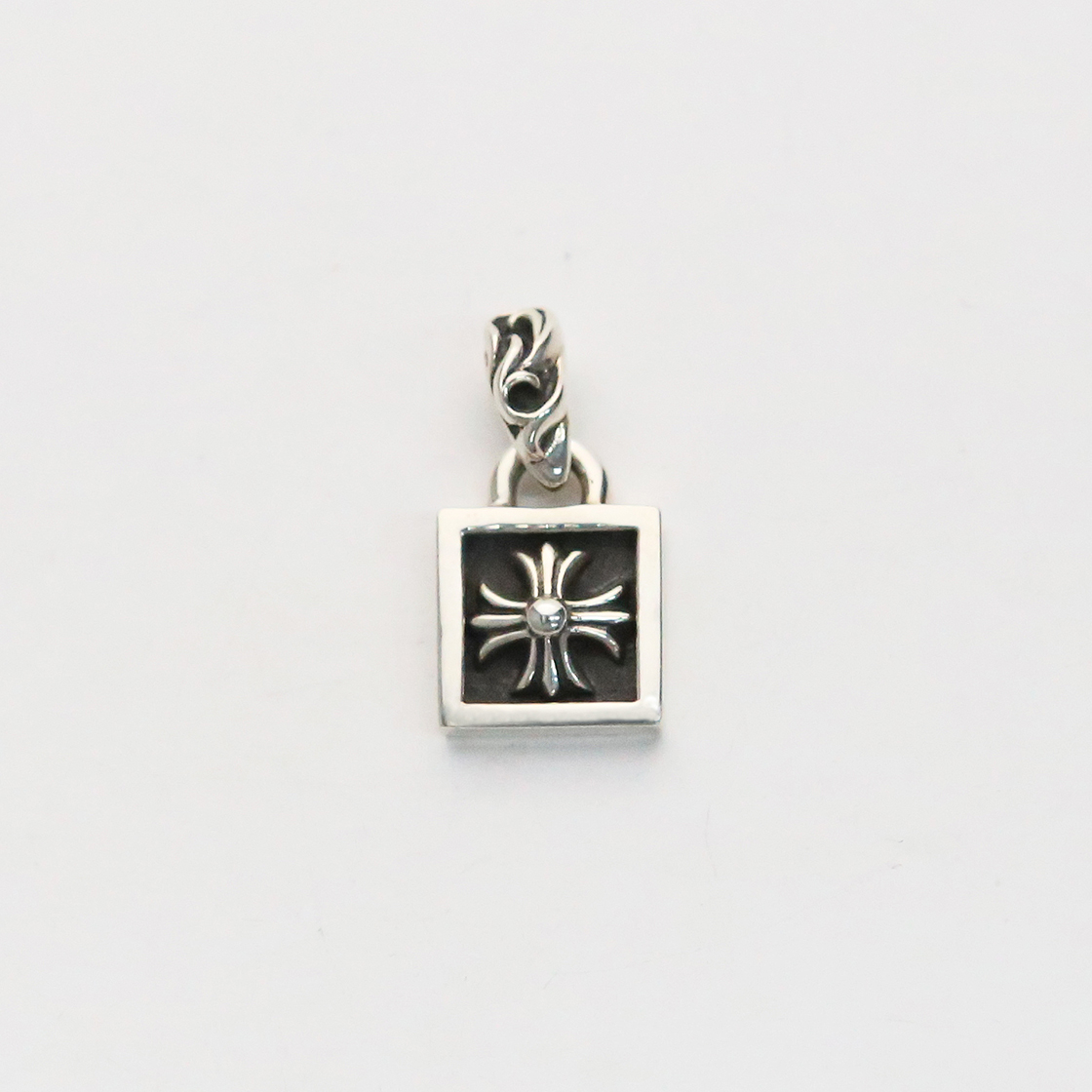 한스룸 크롬하츠 CH 플러스 프레임드 참(Hansroom Chrome Hearts CH Plus Framed Charm) - 2