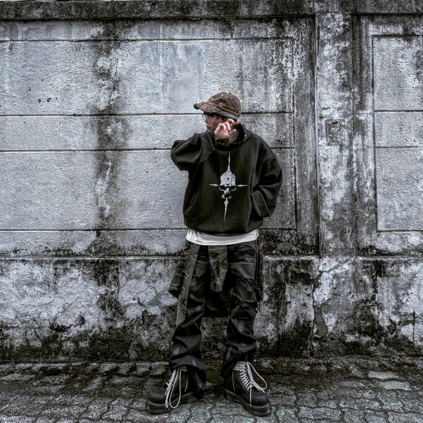 Thug Club Peace Stud Hoodie Black 착용 스타일