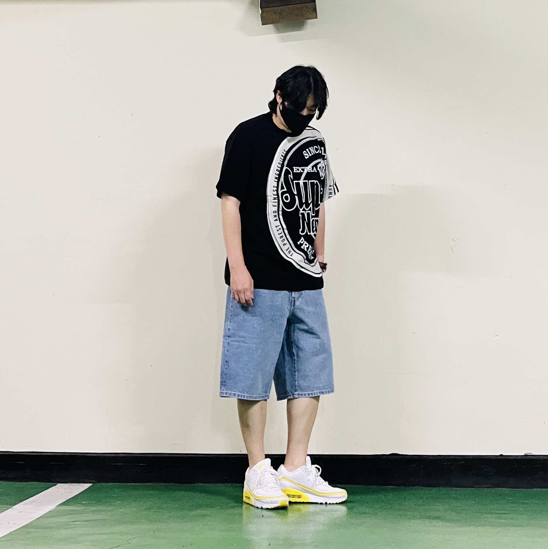 Supreme Baggy Denim Short Washed Indigo - 26SS, Supreme Lager S/S Top Black - 25SS 착용 스타일 - 3