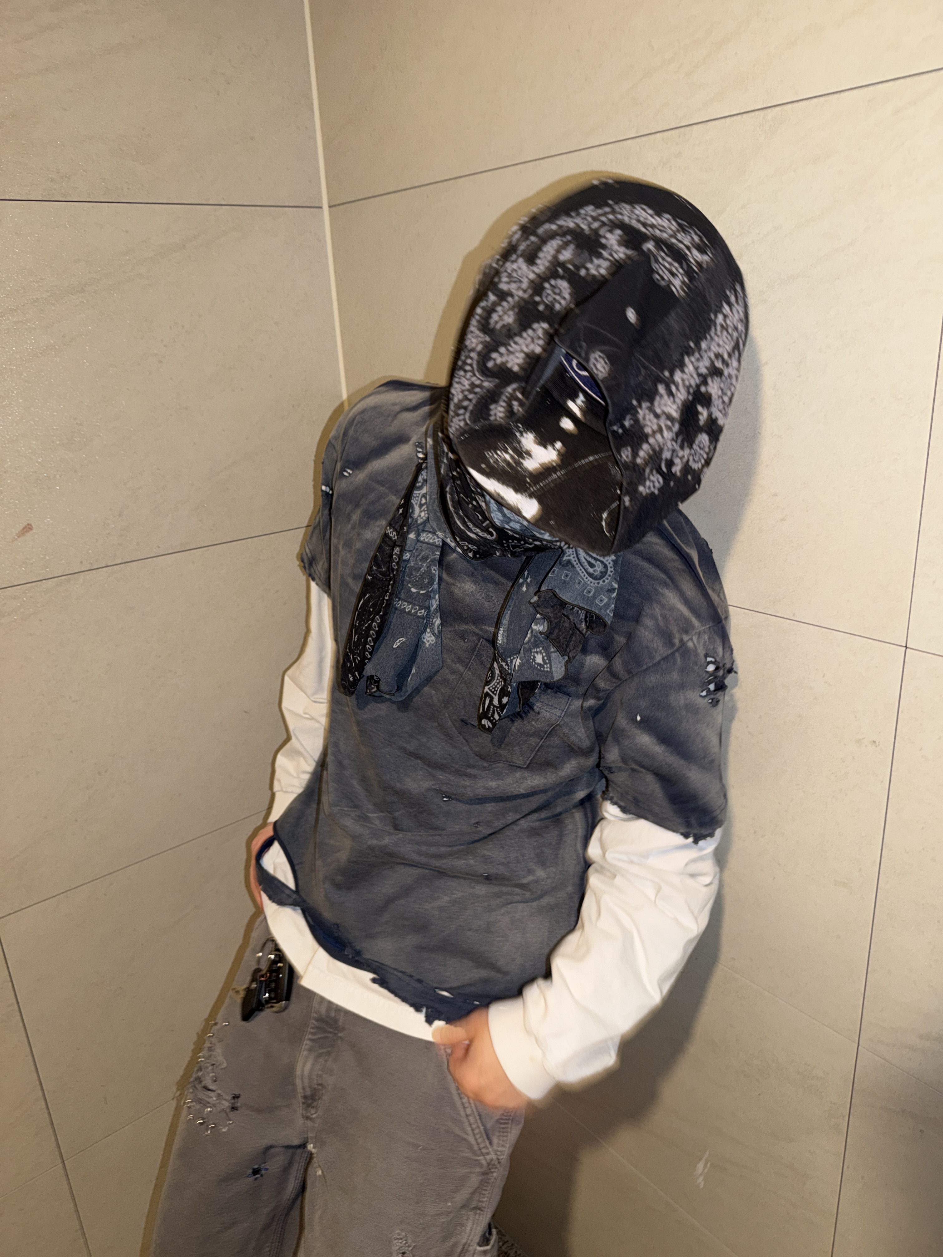 ROARINGRAD Washed Distressed T-Shirt Blue, On Running x Post Archive Faction (Paf) Cloudmonster Hyper Black 착용 스타일 - 3