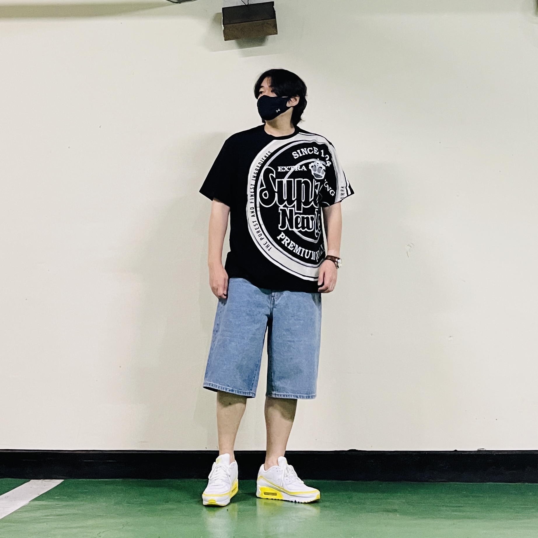 Supreme Baggy Denim Short Washed Indigo - 26SS, Supreme Lager S/S Top Black - 25SS 착용 스타일 - 1