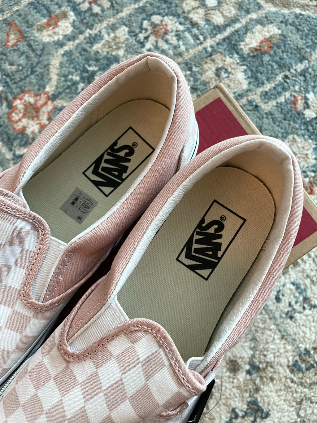 Vans Classic Slip-On Theory Checkerboard Pink 착용 스타일 - 2