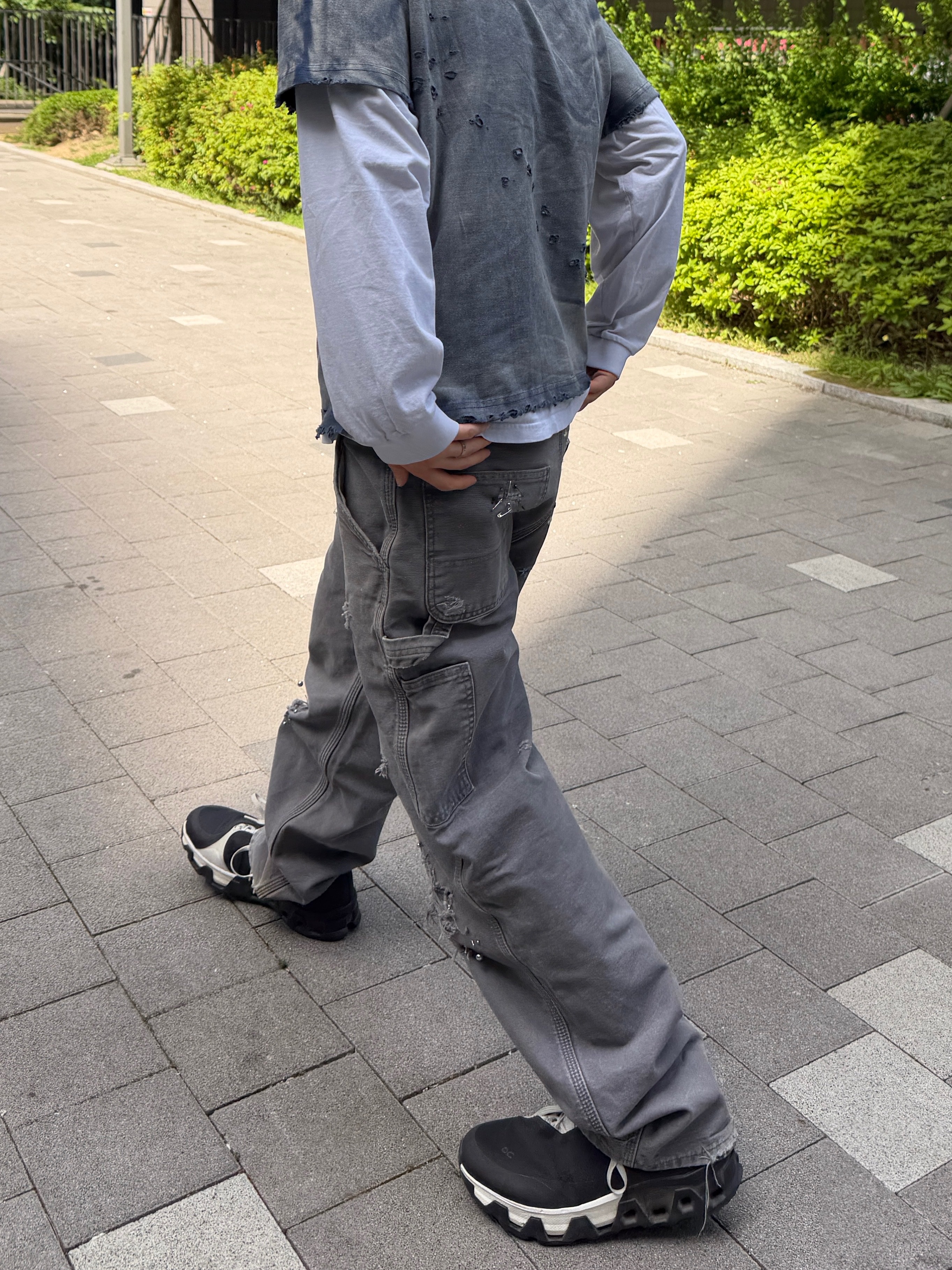 ROARINGRAD Washed Distressed T-Shirt Blue, On Running x Post Archive Faction (Paf) Cloudmonster Hyper Black 착용 스타일 - 8