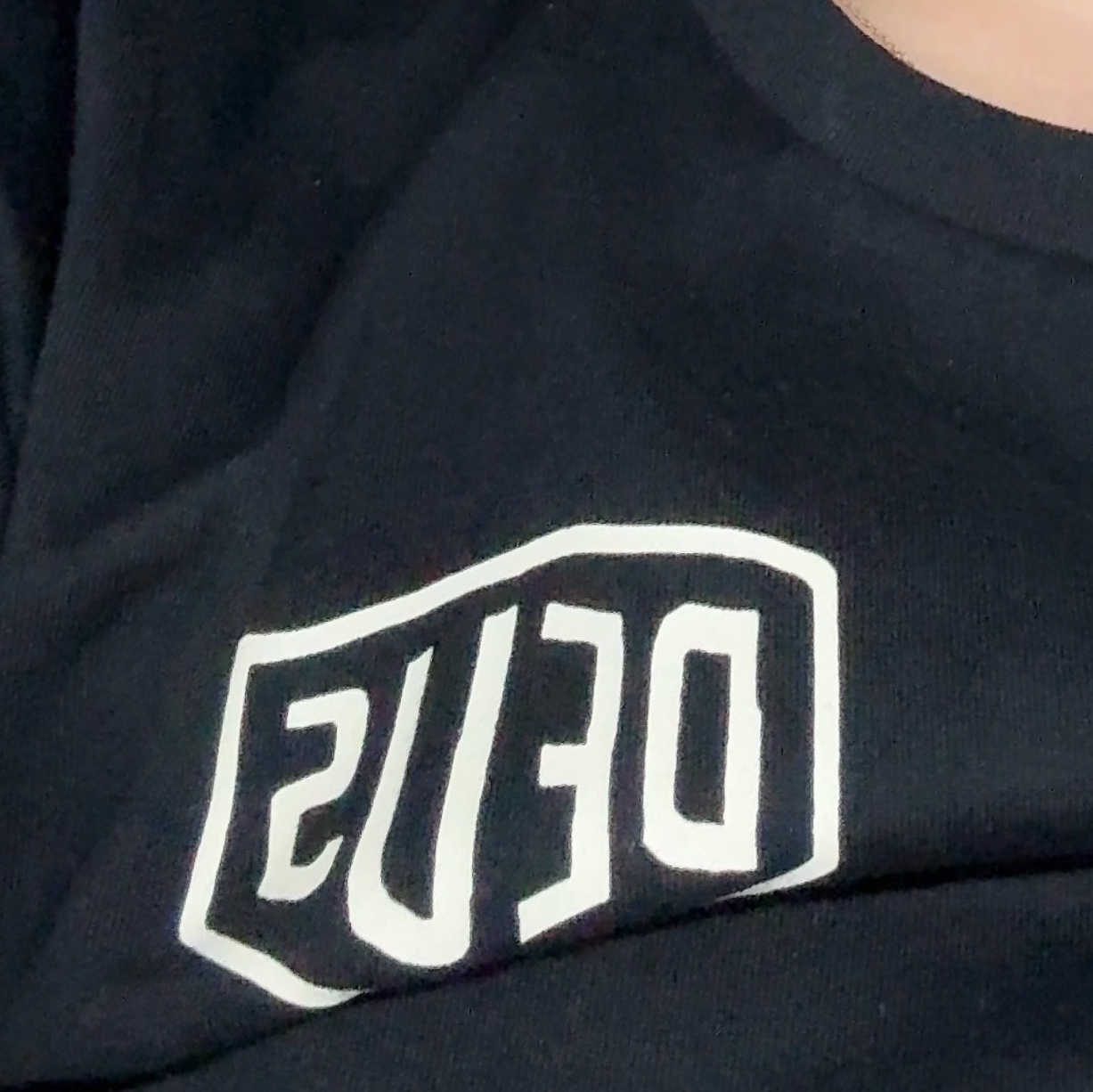 (W) Deus Ex Machina Seoul College Address T-Shirt Black 착용 스타일