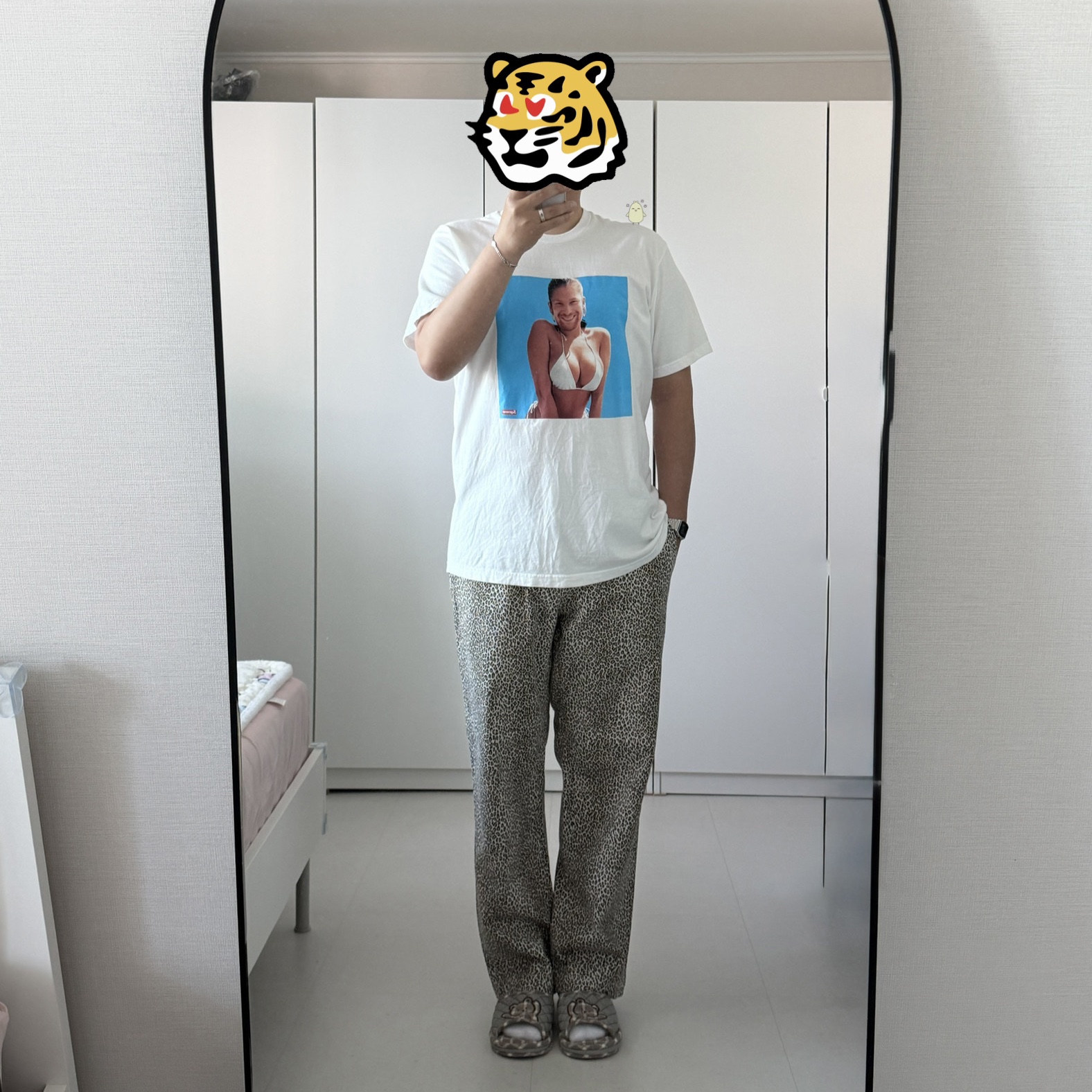 Supreme x Aphex Twin Windowlicker T-Shirt White - 25SS, Supreme Chino Pants Leopard - 25FW 착용 스타일 - 2