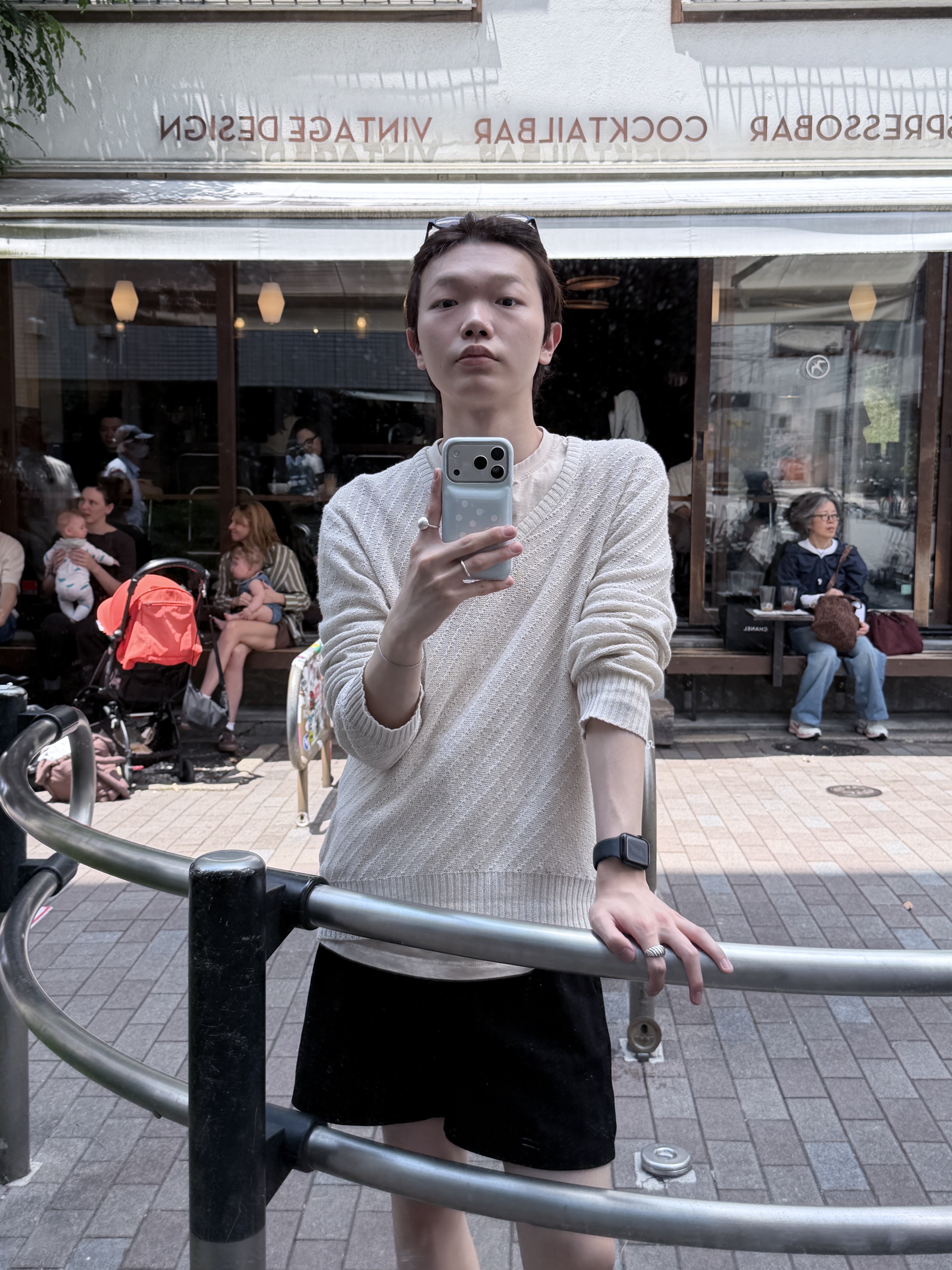 MOCKGA Dot Case (Sky blue) 착용 스타일 - 3