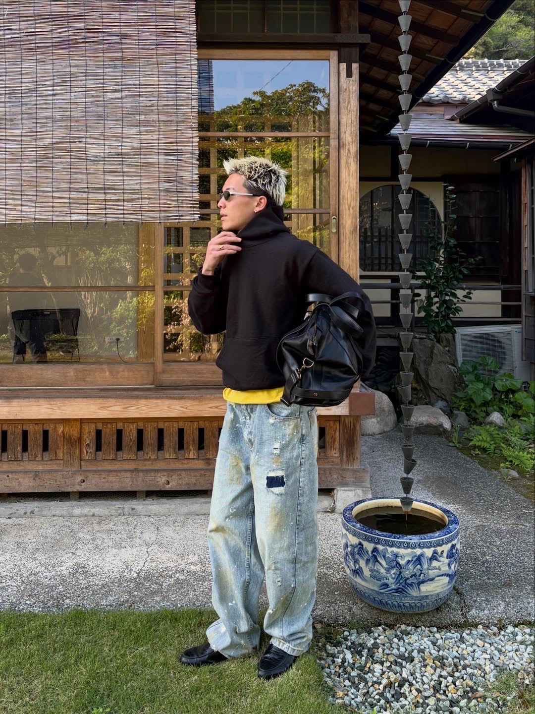 Sunday Ceremony Crack Leather 2Way Tote Bag - Black, Sunday Ceremony Distress Japanese Denim Jeans - Ageing Blue 착용 스타일 - 2