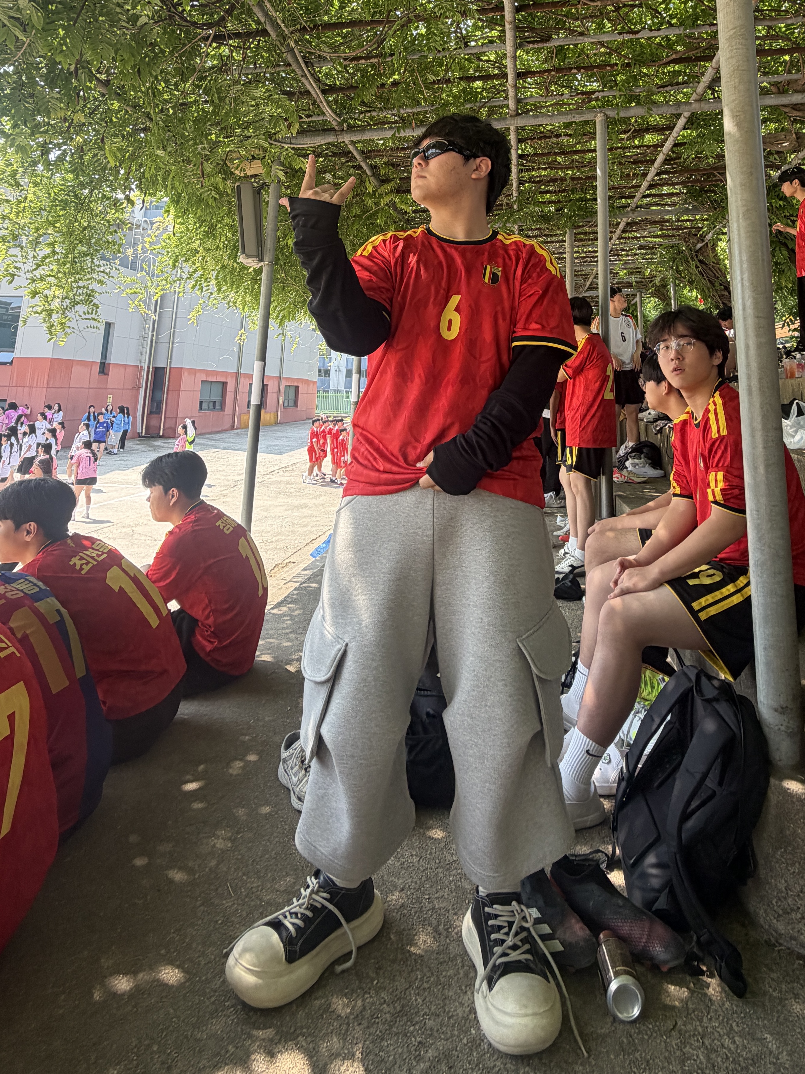 MJD x AAO Wide Cargo Bermuda Pants Grey, Mistake Project Pudgy Black 착용 스타일 - 2