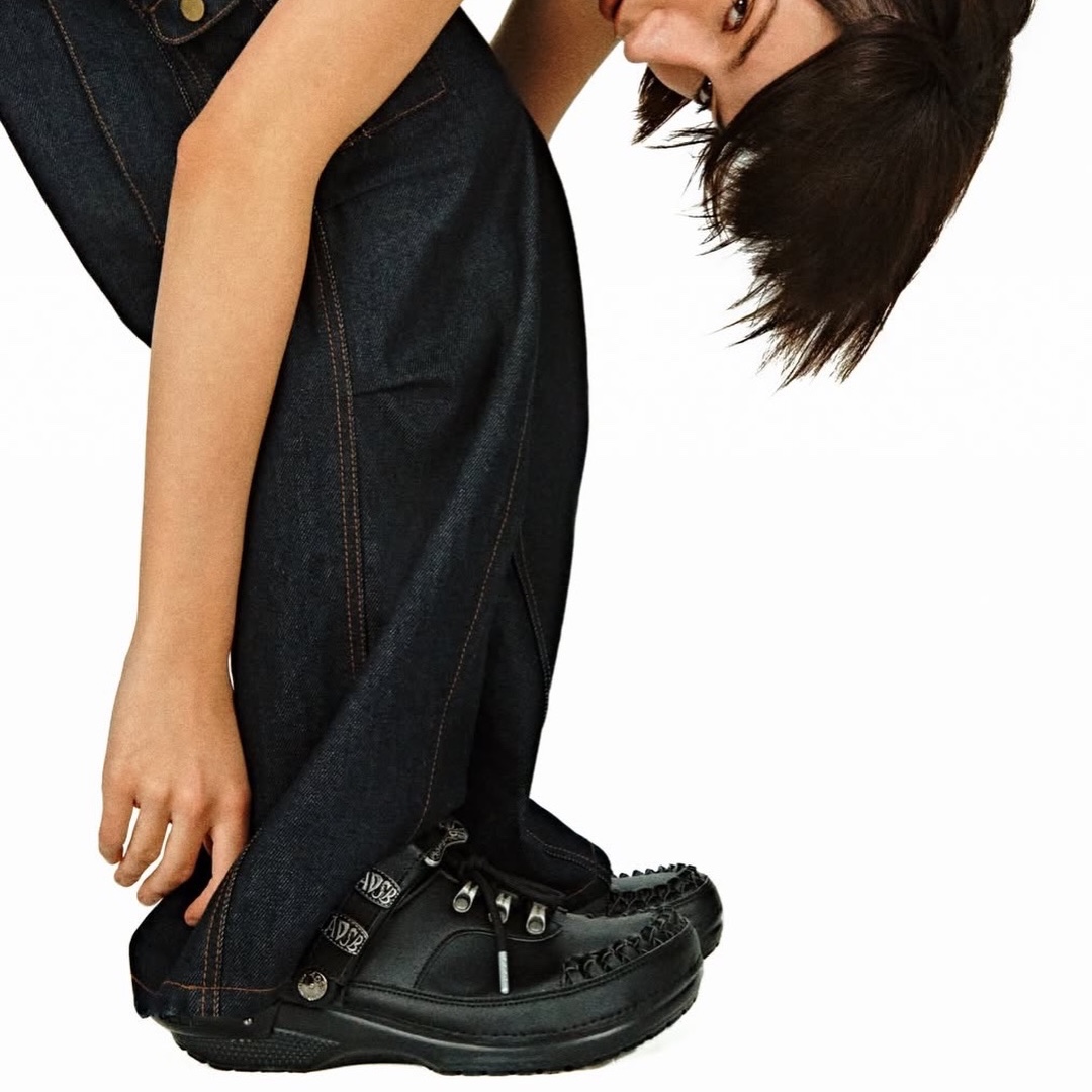 Crocs x Andersson Bell Classic Clog Black 착용 스타일