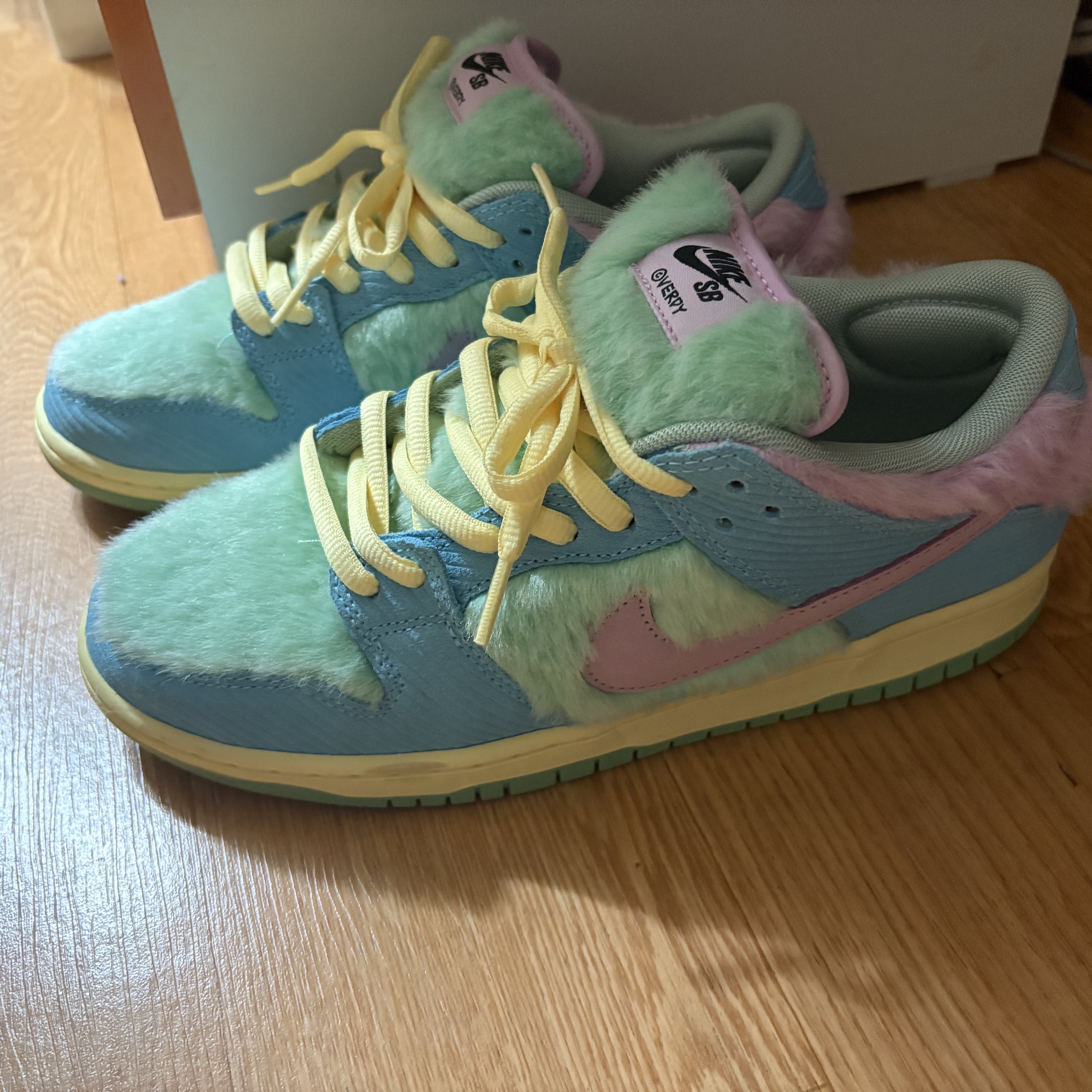 Nike x Verdy SB Dunk Low Pro Blue Gaze and Enamel Green 착용 스타일