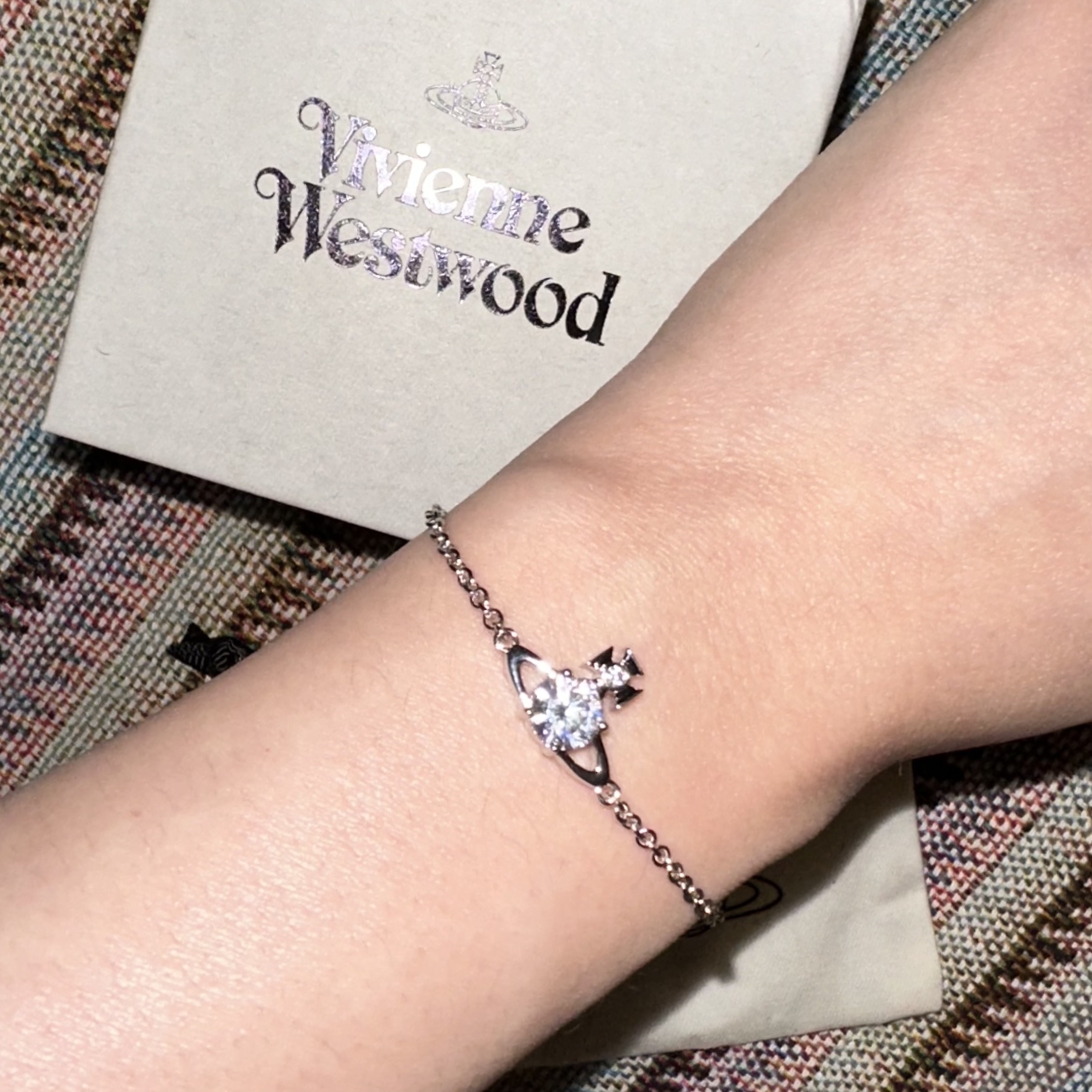 Vivienne Westwood Reina Small Bracelet Silver 착용 스타일 - 2