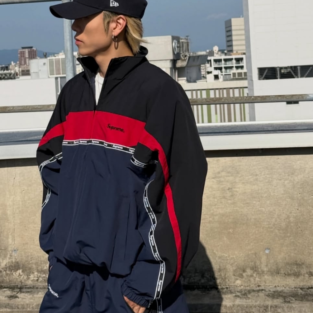 Supreme Logo Taping Track Jacket Navy - 26SS 착용 스타일