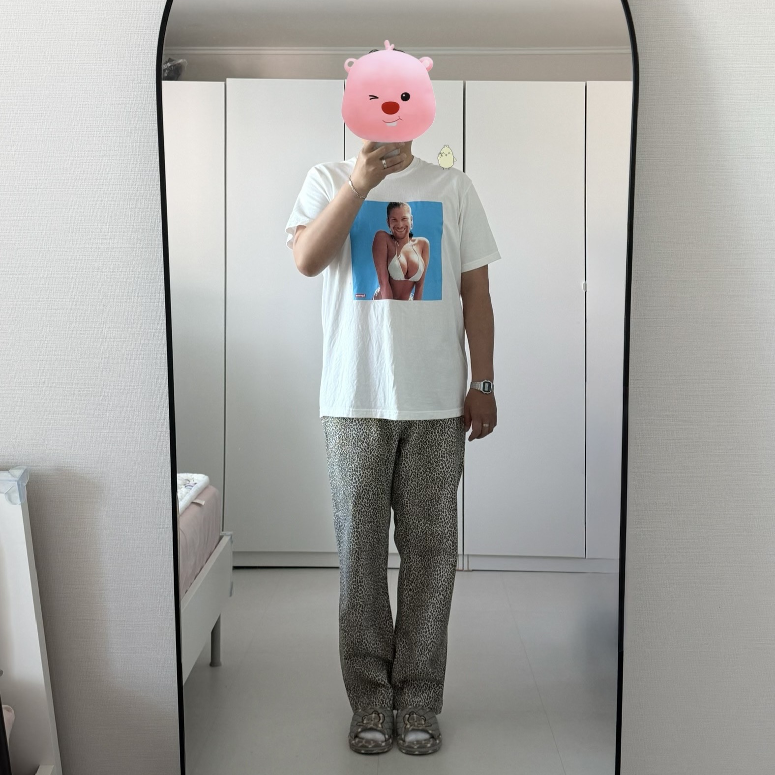 Supreme x Aphex Twin Windowlicker T-Shirt White - 25SS, Supreme Chino Pants Leopard - 25FW 착용 스타일 - 1