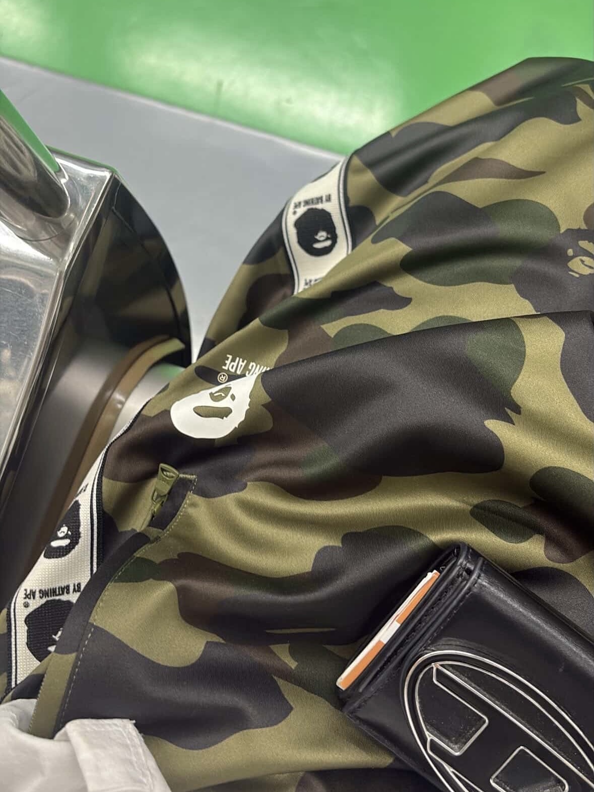 BAPE 1st Camo Loose Fit Track Pants Green 착용 스타일