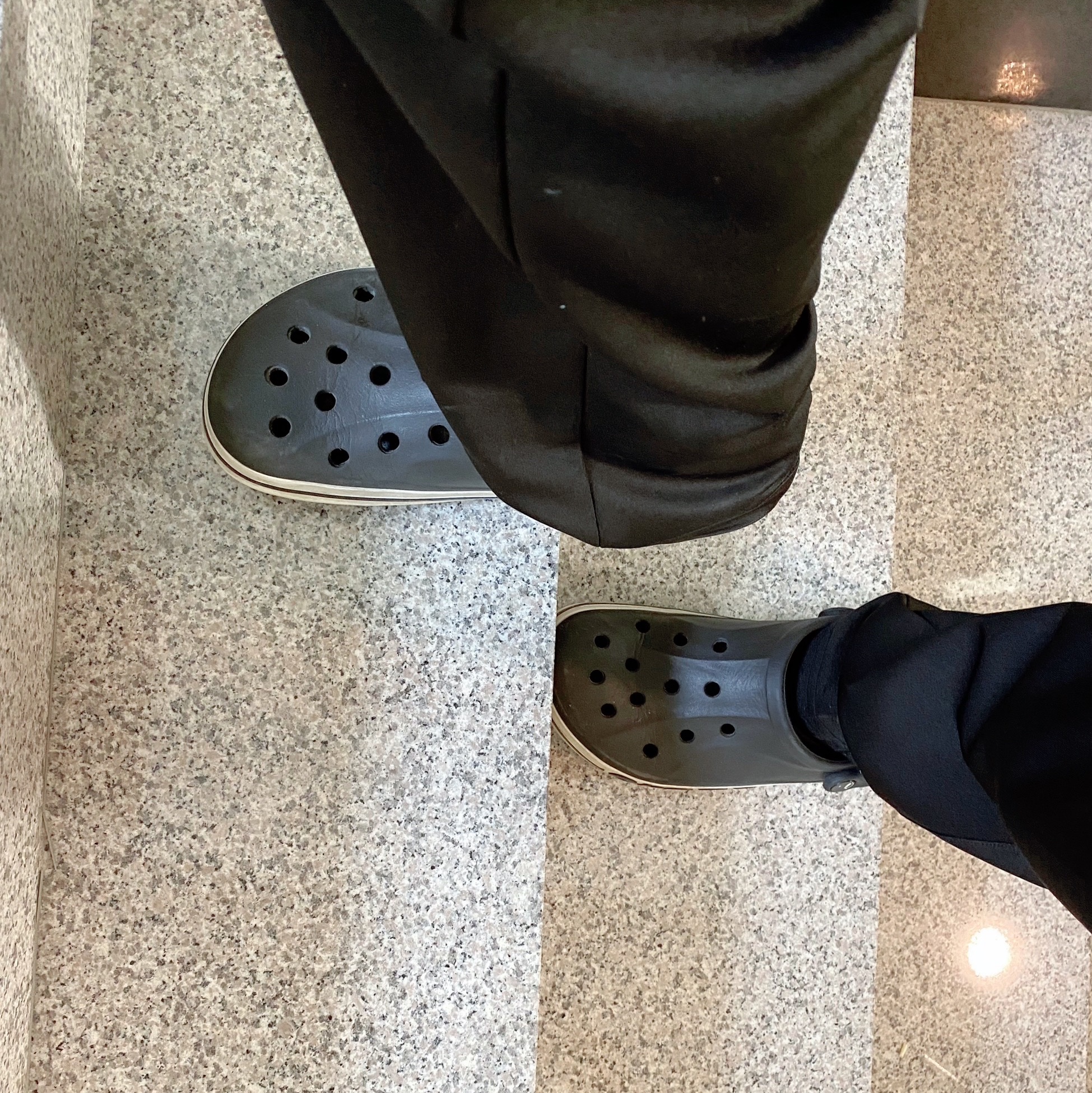 Crocs Bayaband Clog Black White 착용 스타일