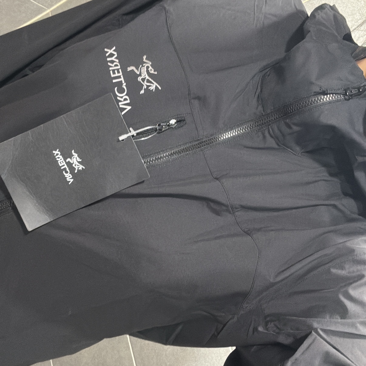 Arc'teryx Squamish Hoody Black 착용 스타일 - 1