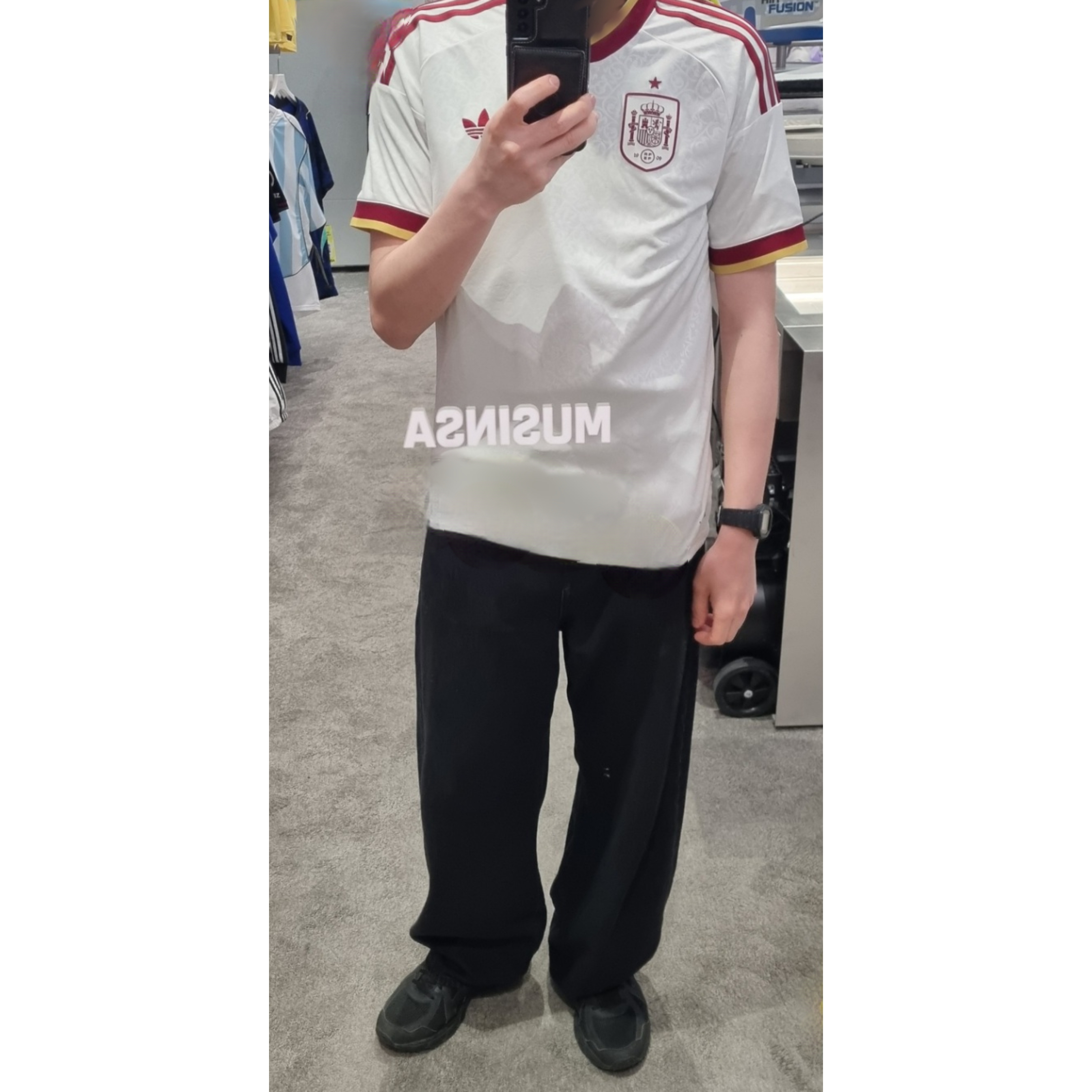 Asics Jog 100 T Black - 4E Extra Wide, Casio G-Shock DW-5600UBB-1DR 착용 스타일 - 1