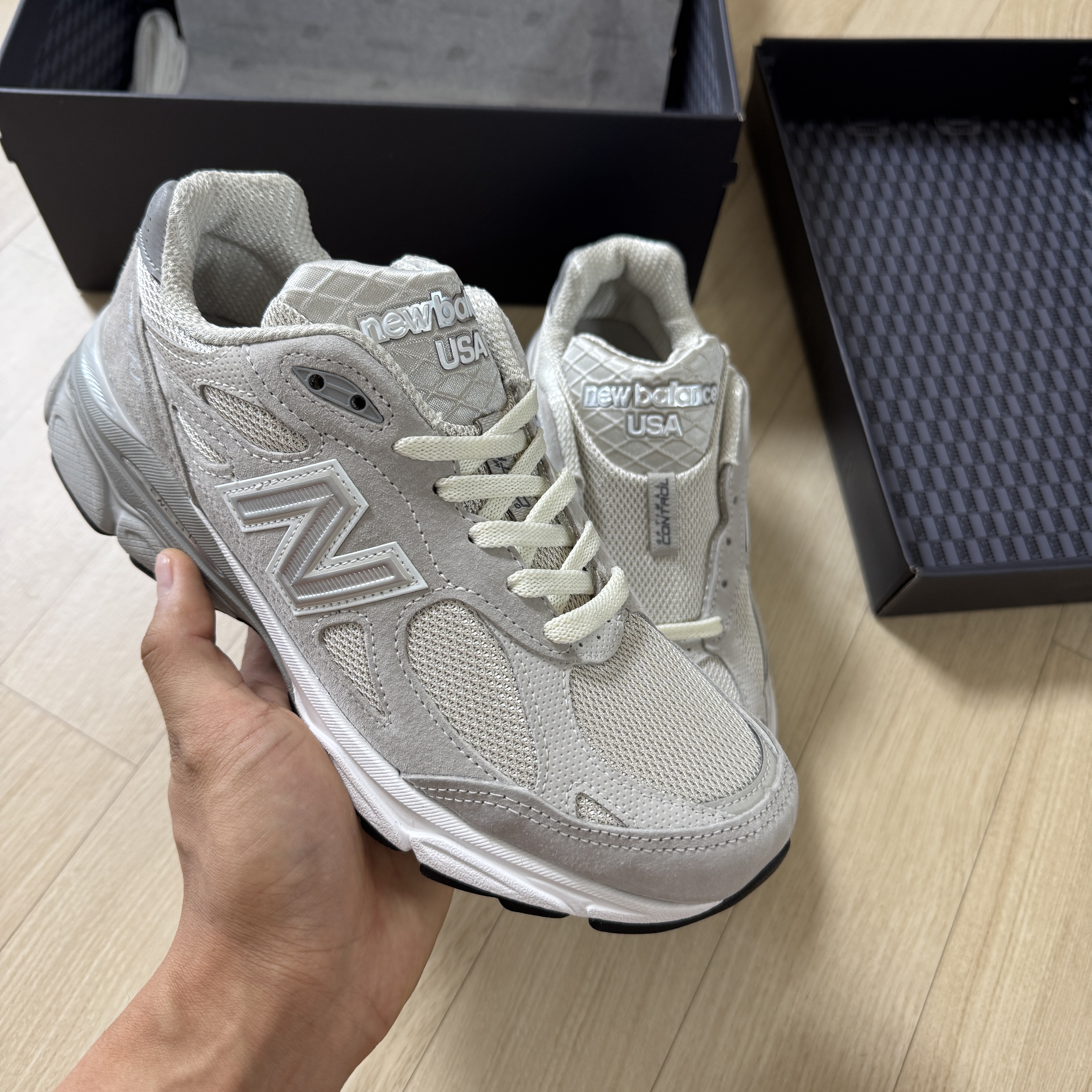 New Balance x Kith 990v3 Made in USA Hallow 착용 스타일 - 4