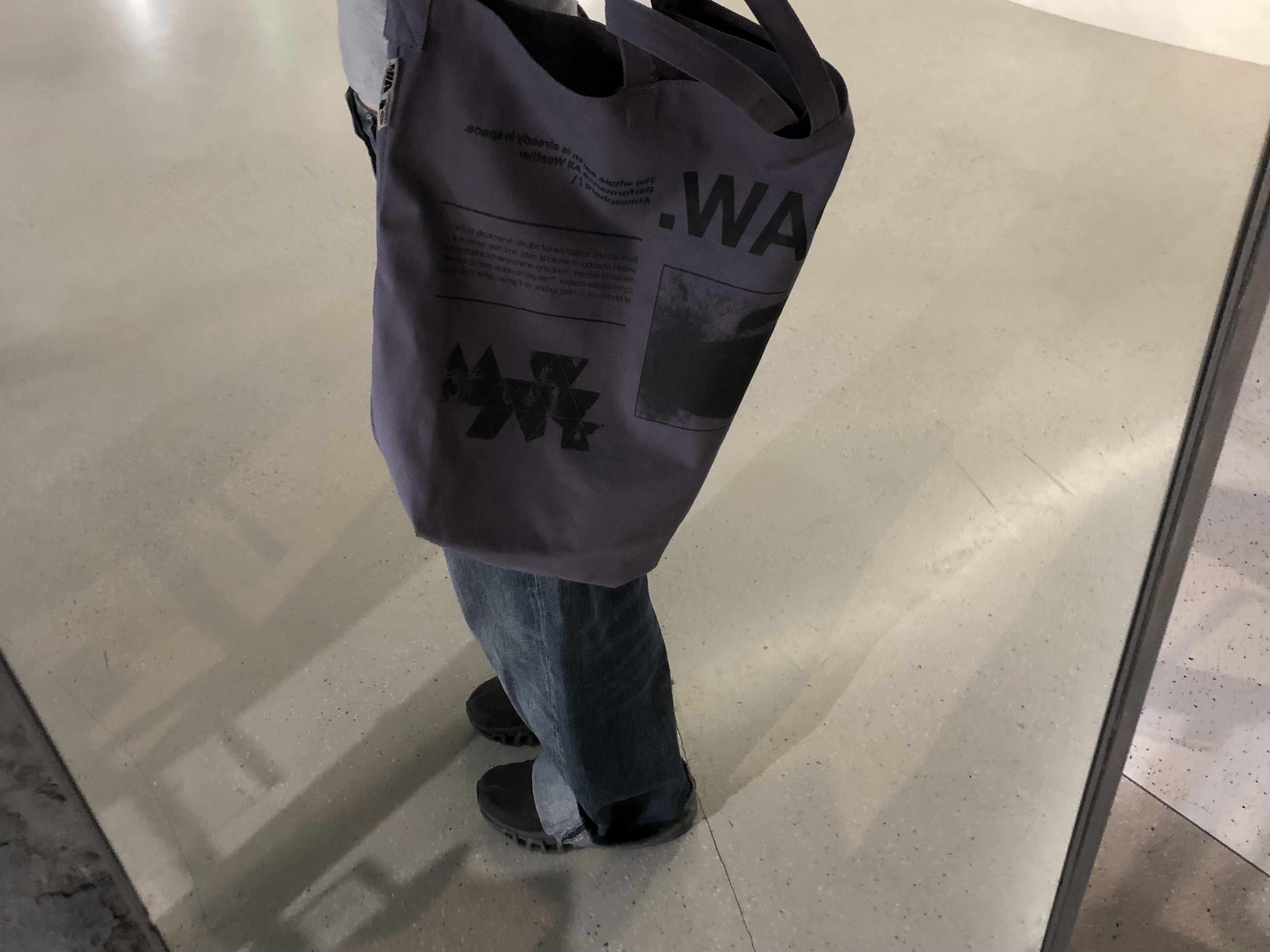 BAPE x Kazuki Kuraishi Whole Earth 2-Way Canvas Tote Bag Charcoal, (W) On Running x Post Archive Faction (Paf) Cloudmonster 2 Thorn Brown 착용 스타일