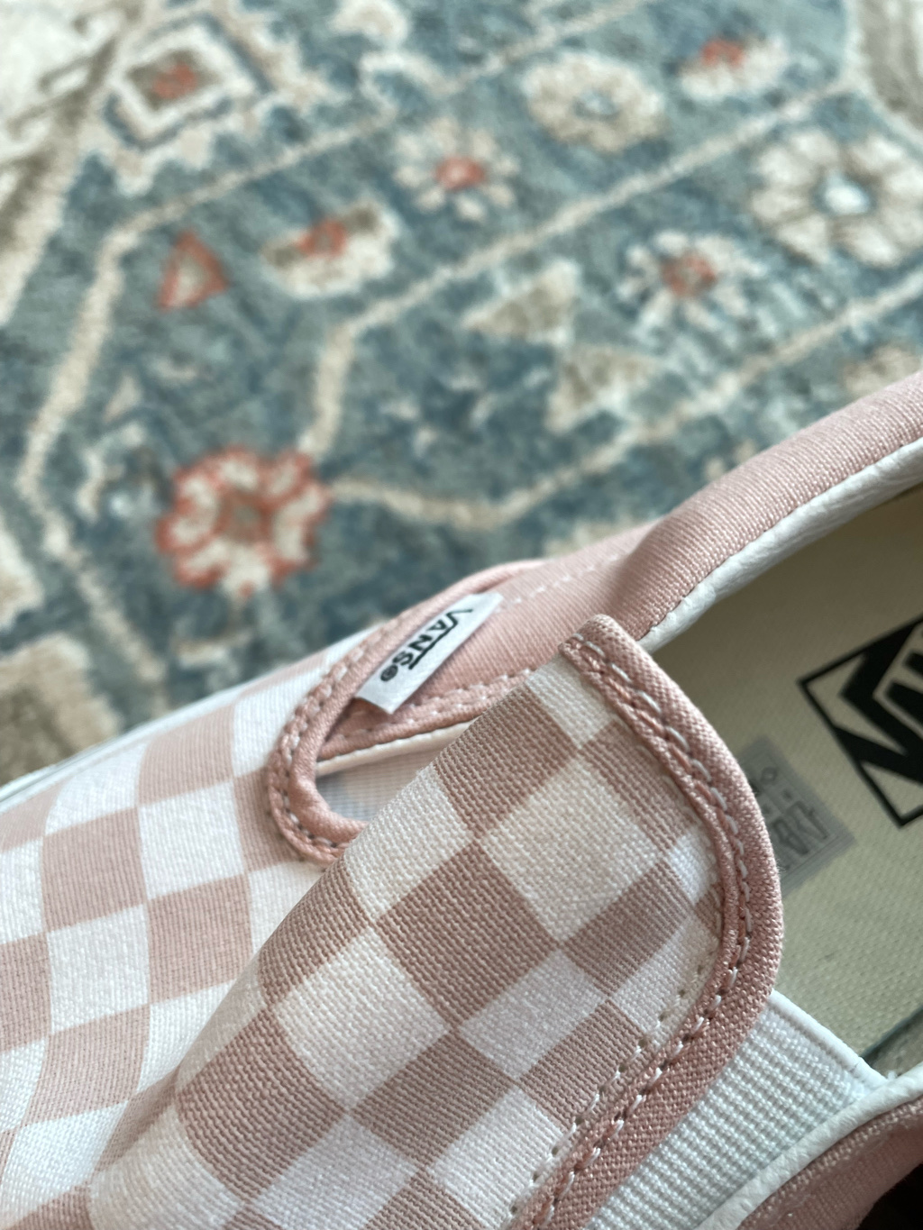 Vans Classic Slip-On Theory Checkerboard Pink 착용 스타일 - 5