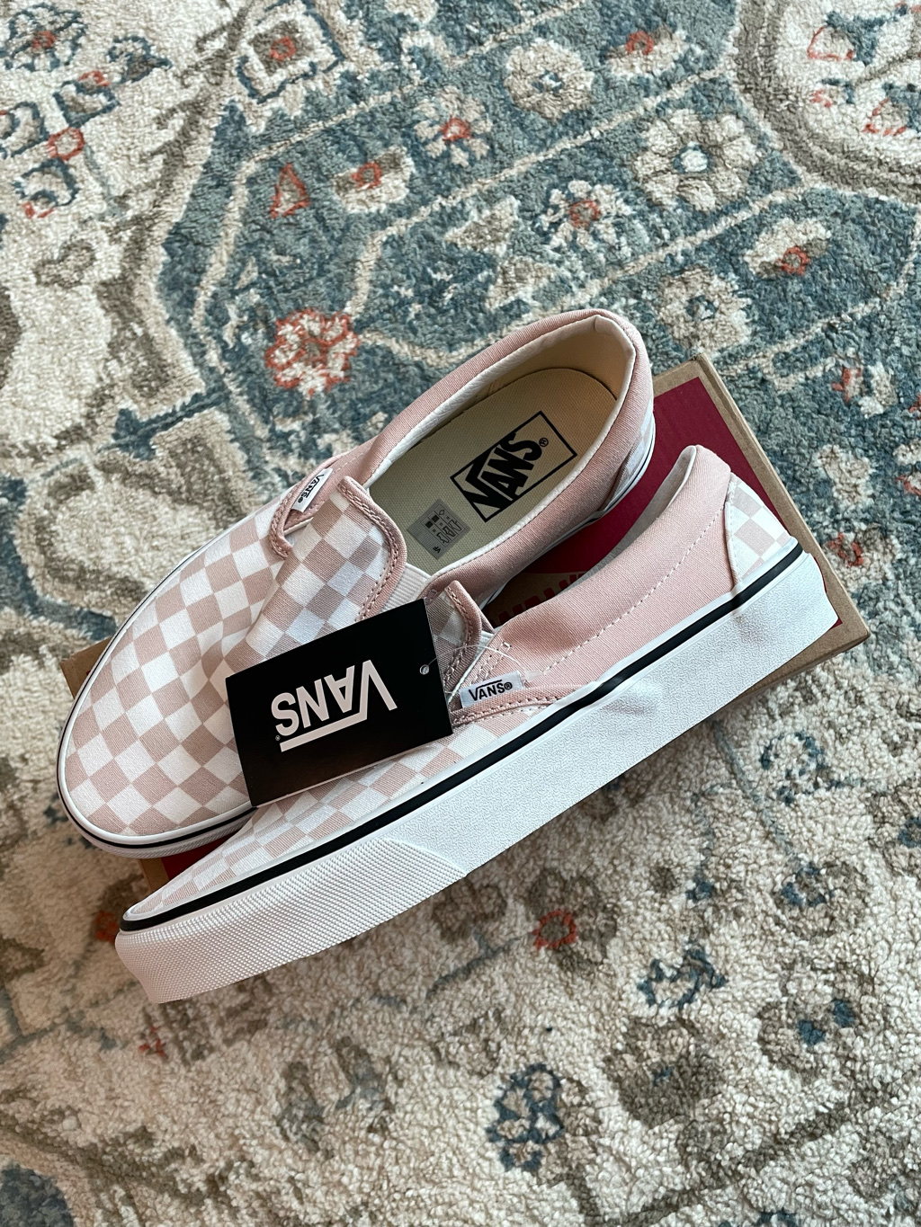 Vans Classic Slip-On Theory Checkerboard Pink 착용 스타일 - 1