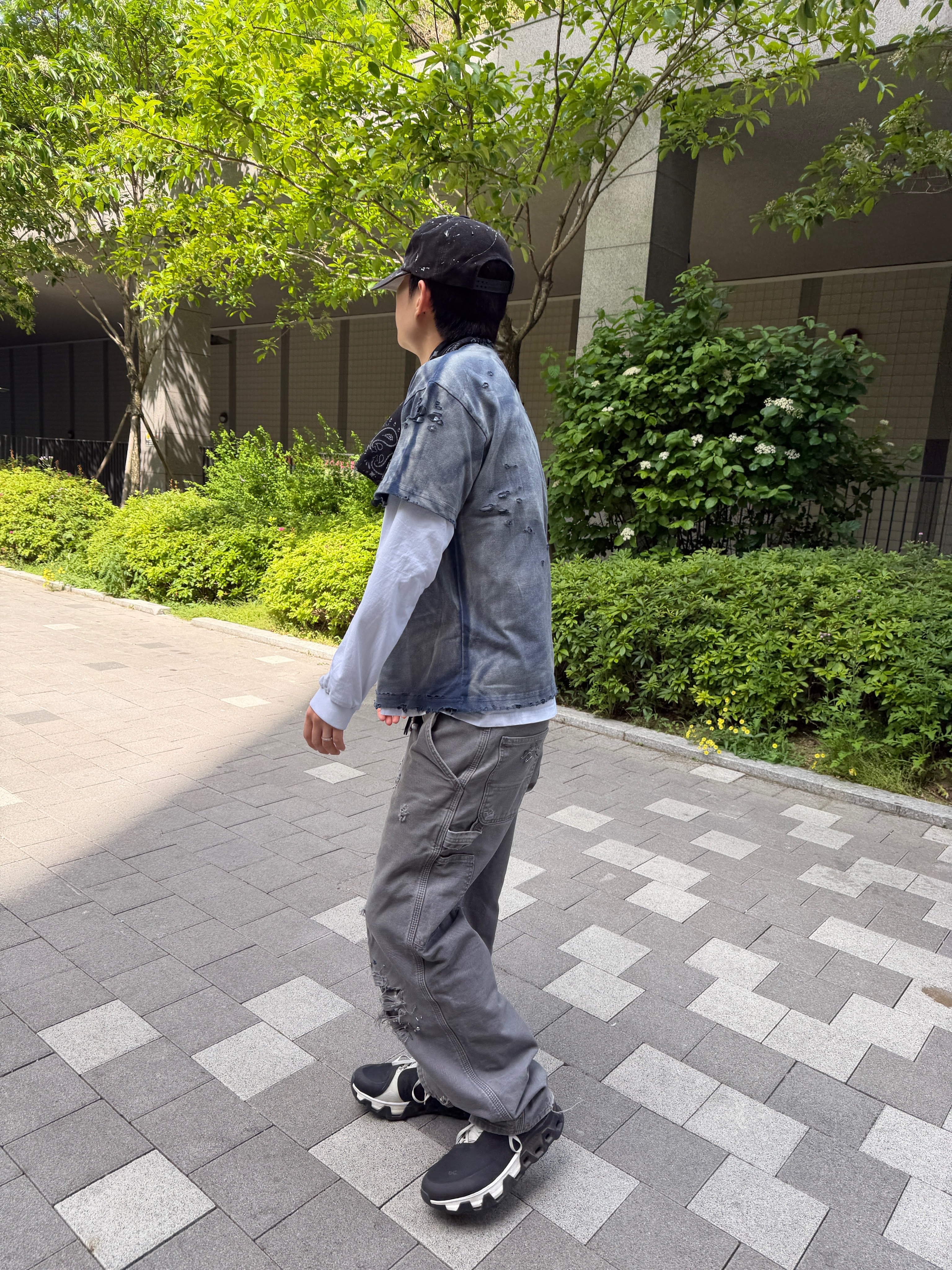 ROARINGRAD Washed Distressed T-Shirt Blue, On Running x Post Archive Faction (Paf) Cloudmonster Hyper Black 착용 스타일 - 7