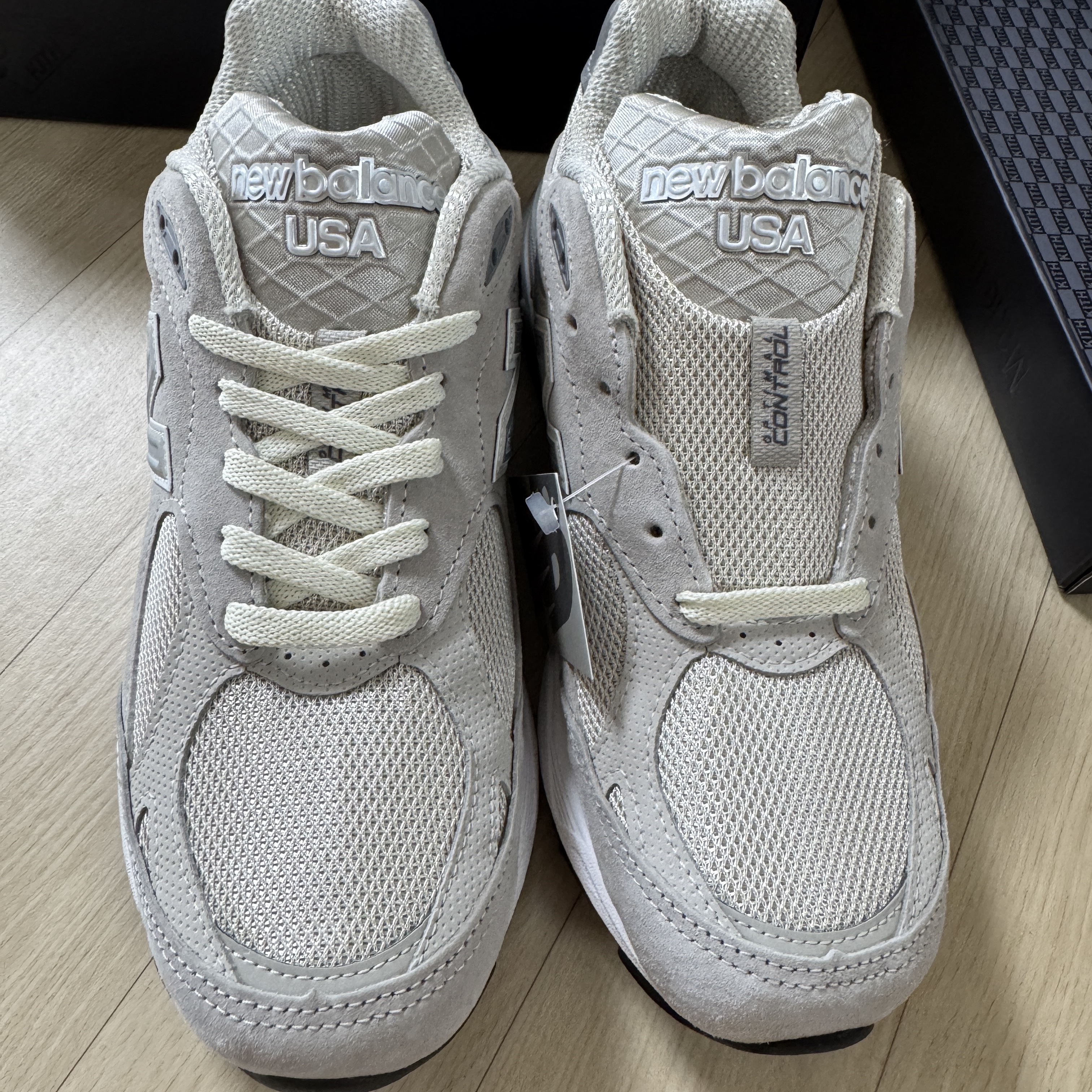New Balance x Kith 990v3 Made in USA Hallow 착용 스타일 - 5