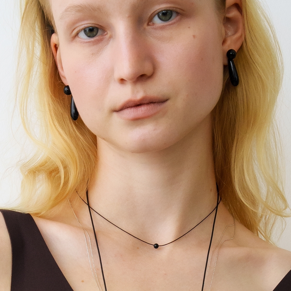 러브미몬스터 타이니 젬 끈 목걸이 블랙(lovememonster Tiny Gem Strap Necklace BLACK) - 2
