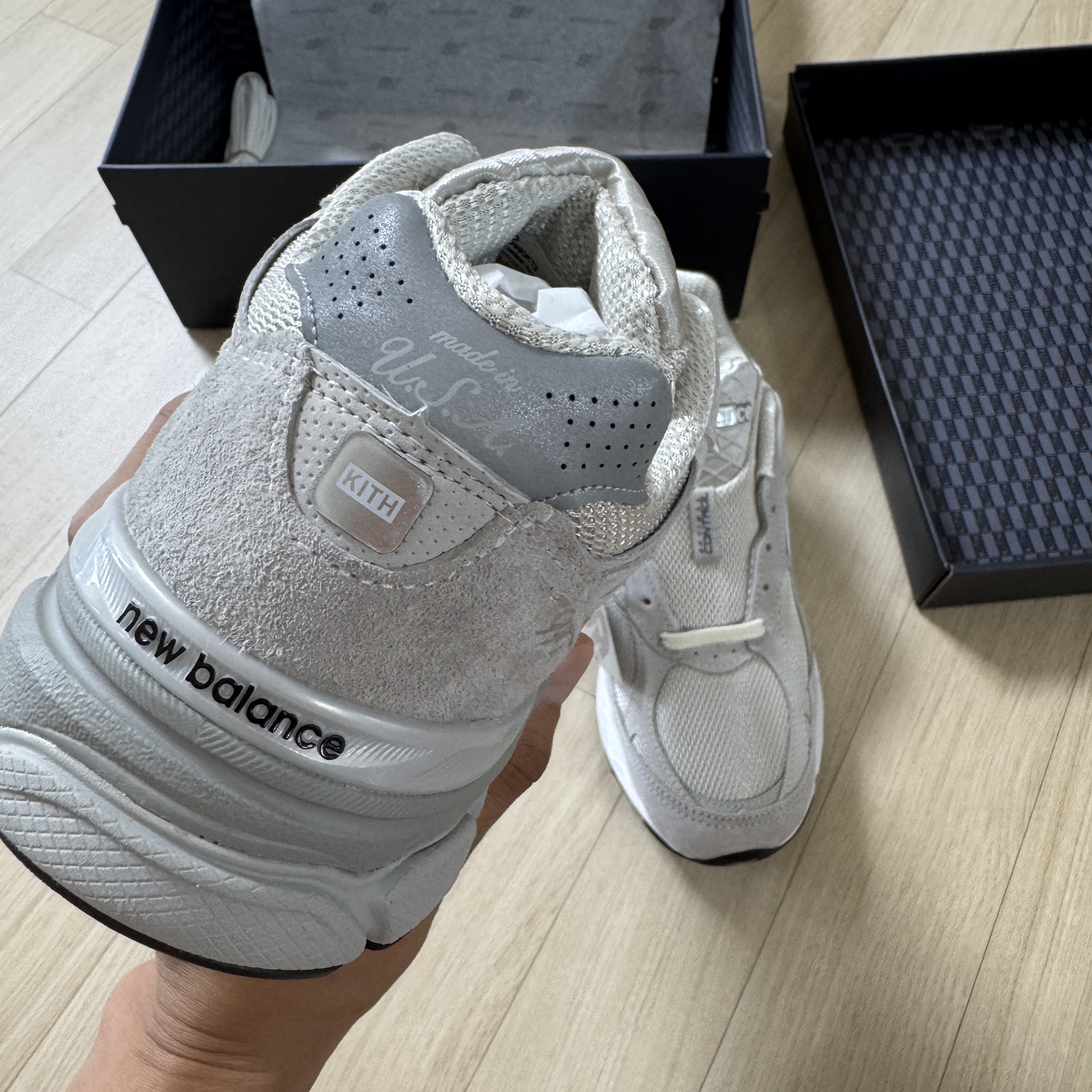 New Balance x Kith 990v3 Made in USA Hallow 착용 스타일 - 3