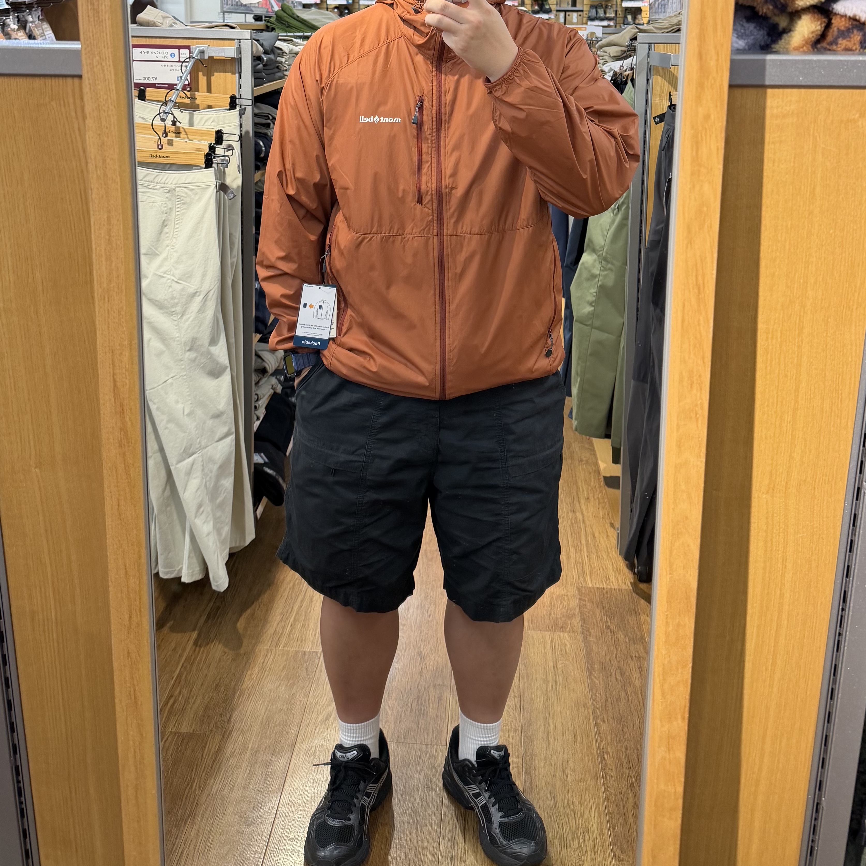 Montbell Wind Blast Hooded Jacket Orange, Montbell U.L. Stretch Wind Hooded Jacket Blue Green 착용 스타일 - 1