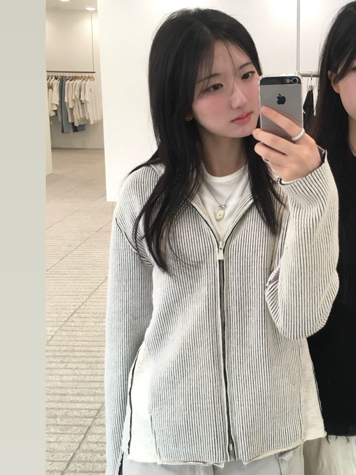 Xlim EP.9 01 Hoodie Zip Up Ivory, Nff Harmless Frame Necklace Silver 착용 스타일