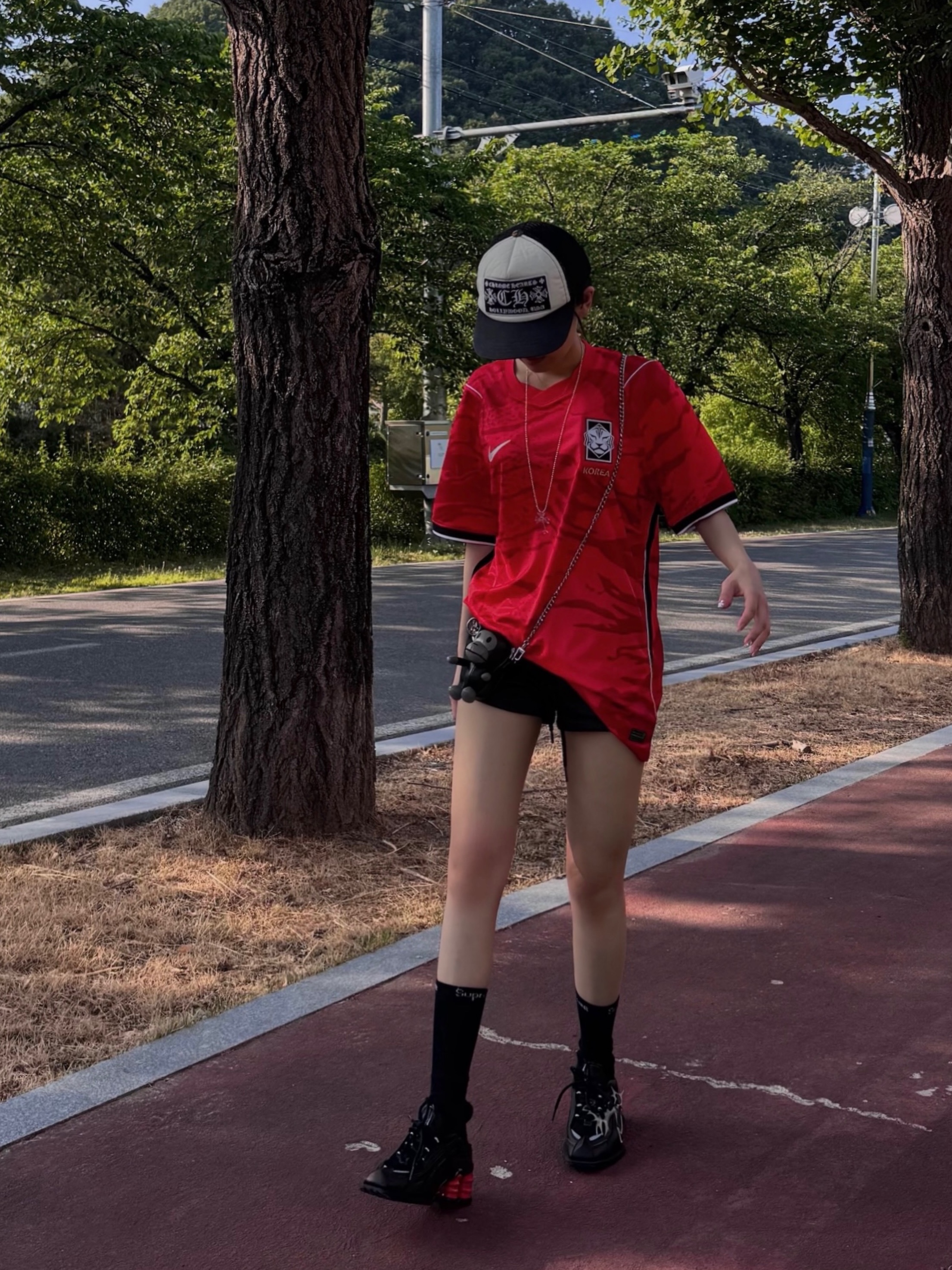 Nike x Martine Rose Shox MR4 Black, Nike Korea 2026 Stadium Home Dri-Fit Soccer Replica Jersey Global Red Black (Non Marking Ver.) 착용 스타일