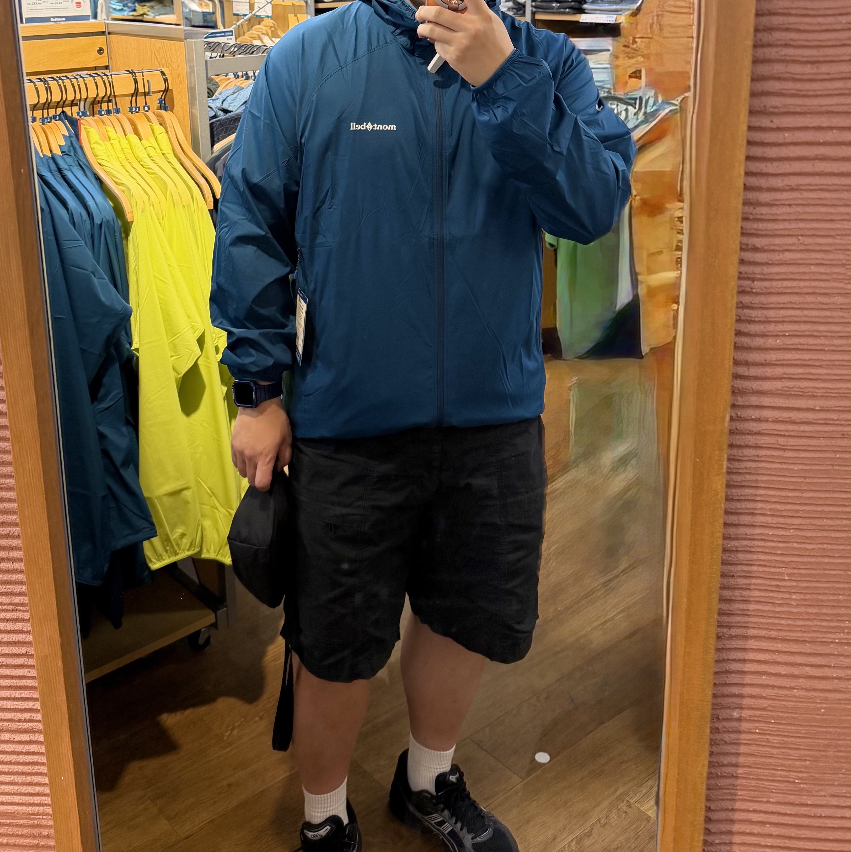 Montbell Wind Blast Hooded Jacket Orange, Montbell U.L. Stretch Wind Hooded Jacket Blue Green 착용 스타일 - 2