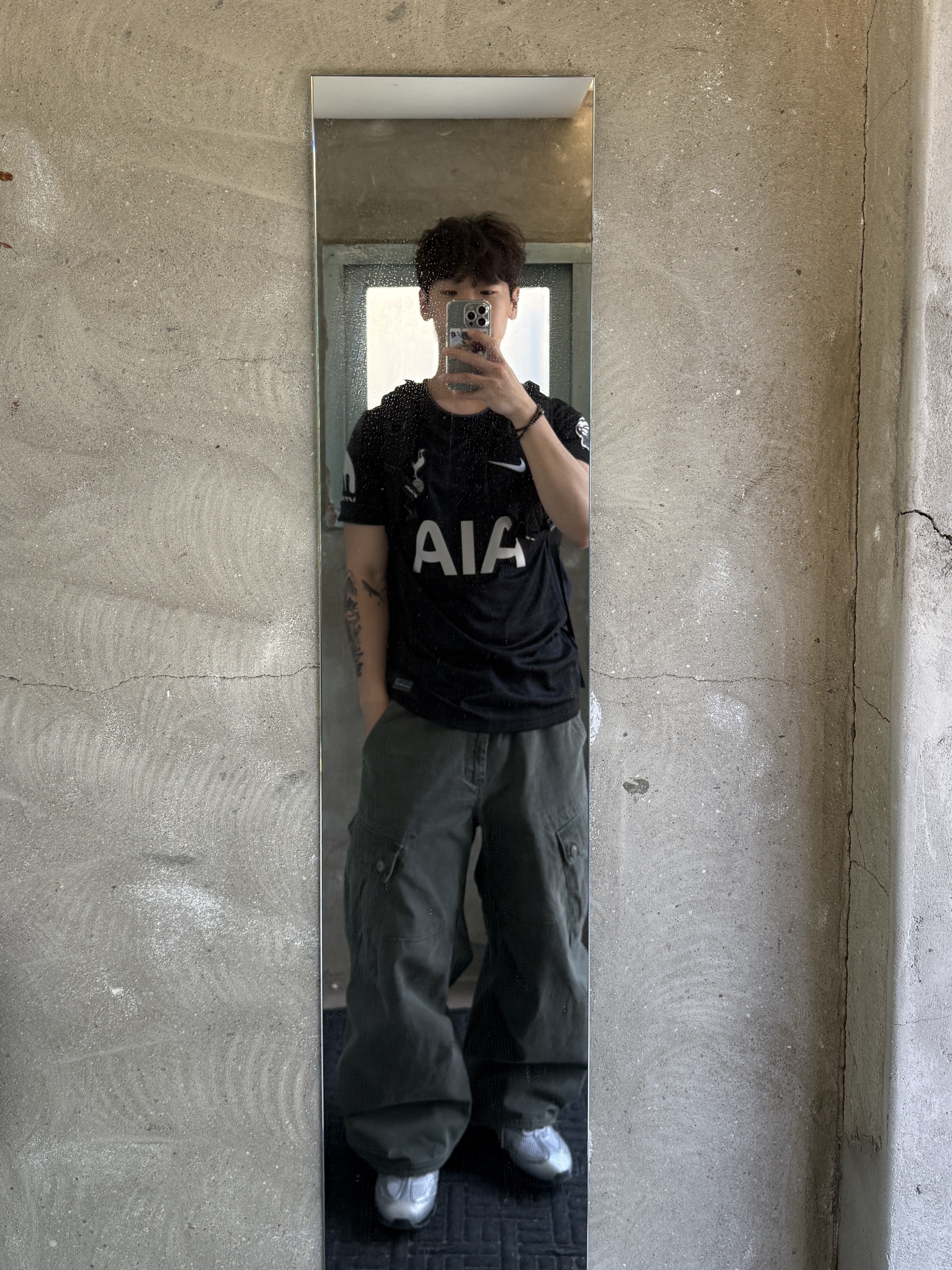 Nike Tottenham Hotspur 2025/26 Stadium Away Dri-Fit Soccer Replica Jersey Black Light Iron Ore (Non Marking Ver.), Nike Air Max 95 Big Bubble Total 90 Metallic Silver Black 착용 스타일