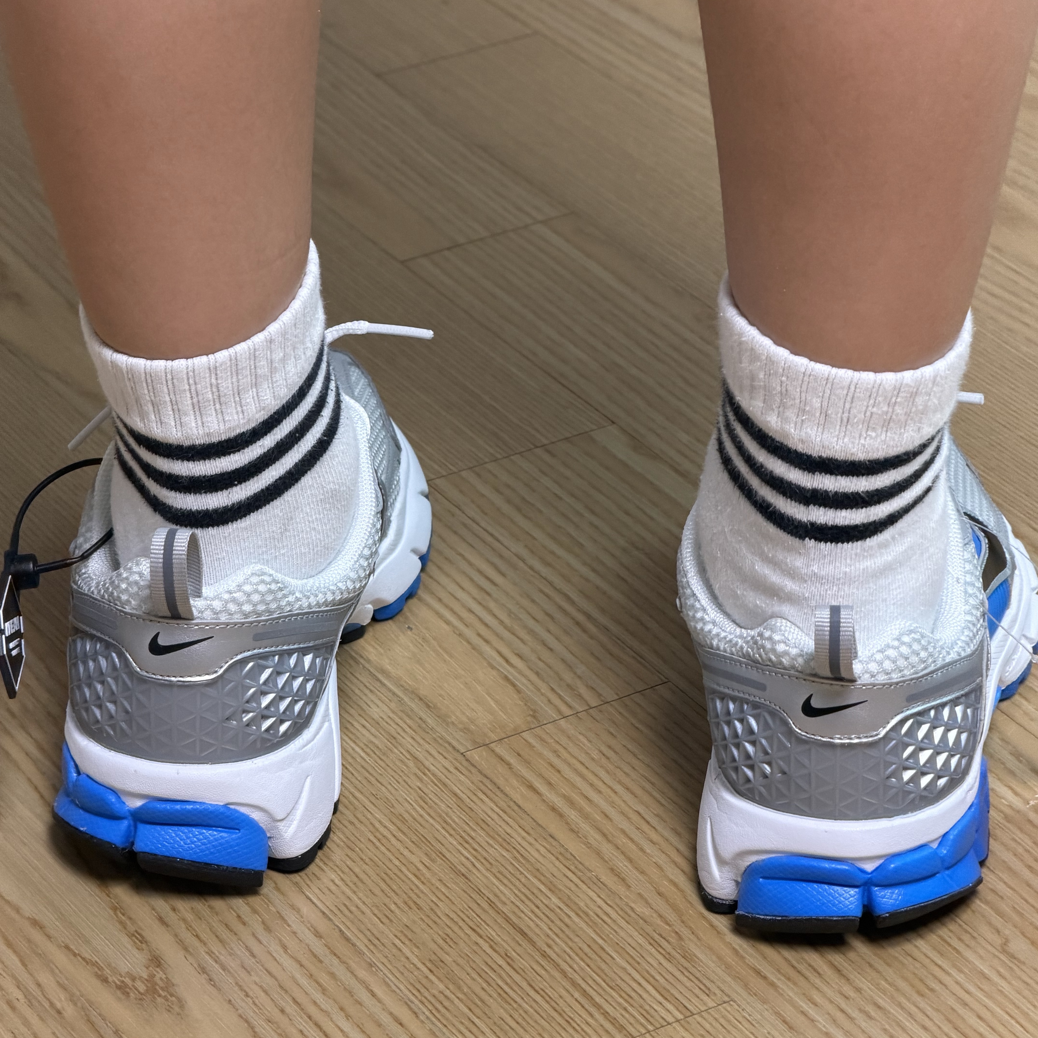 (GS) Nike Zoom Vomero 5 White Pure Platinum 착용 스타일 - 4