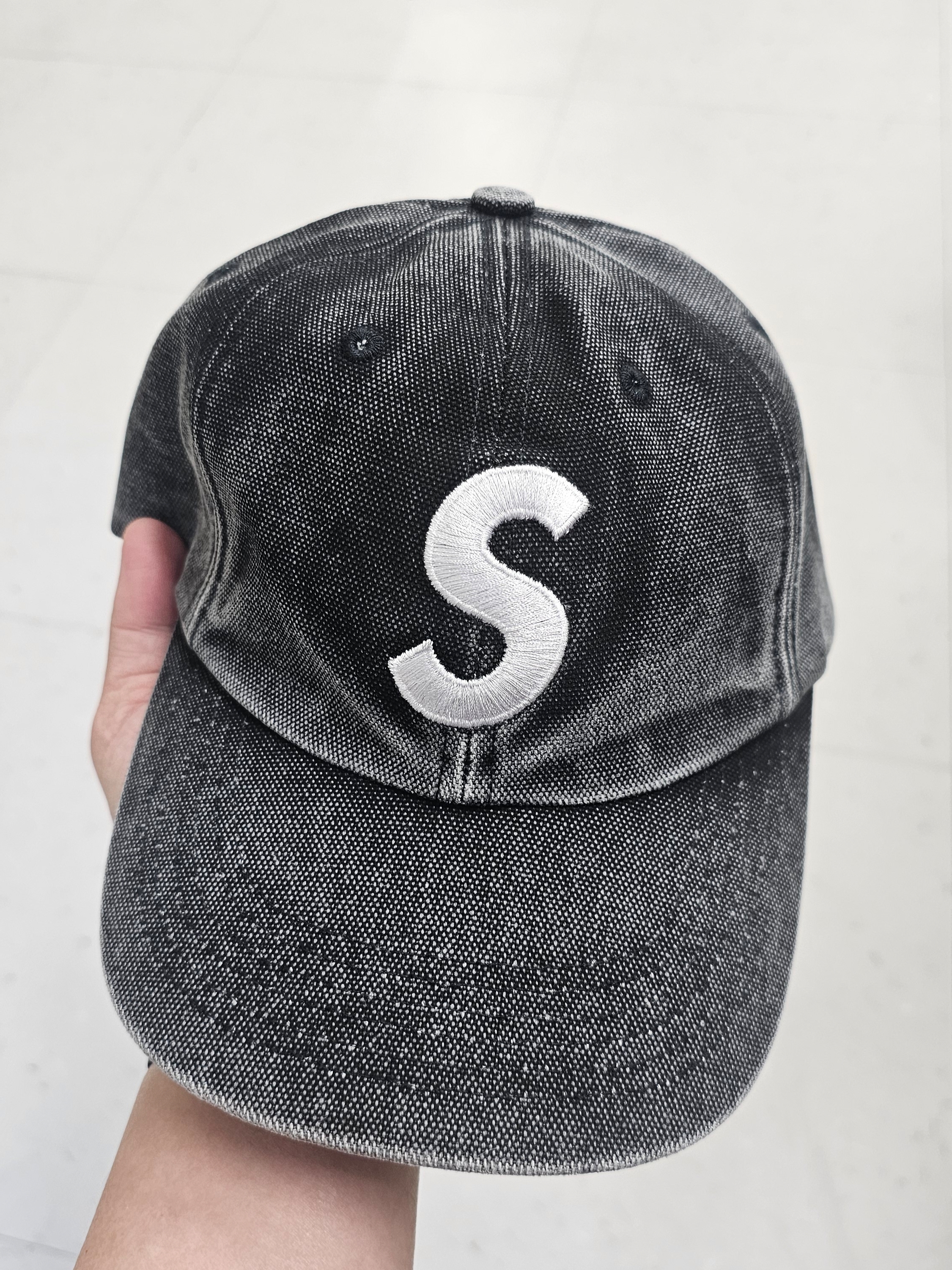 Supreme Pigment Coated S Logo 6-Panel Black - 26SS 착용 스타일
