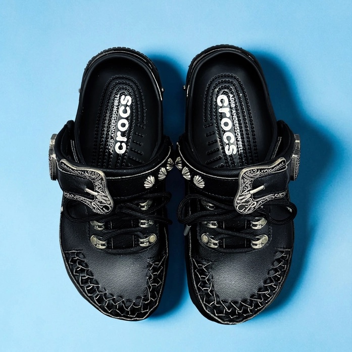 Crocs x Andersson Bell Classic Clog Black 착용 스타일