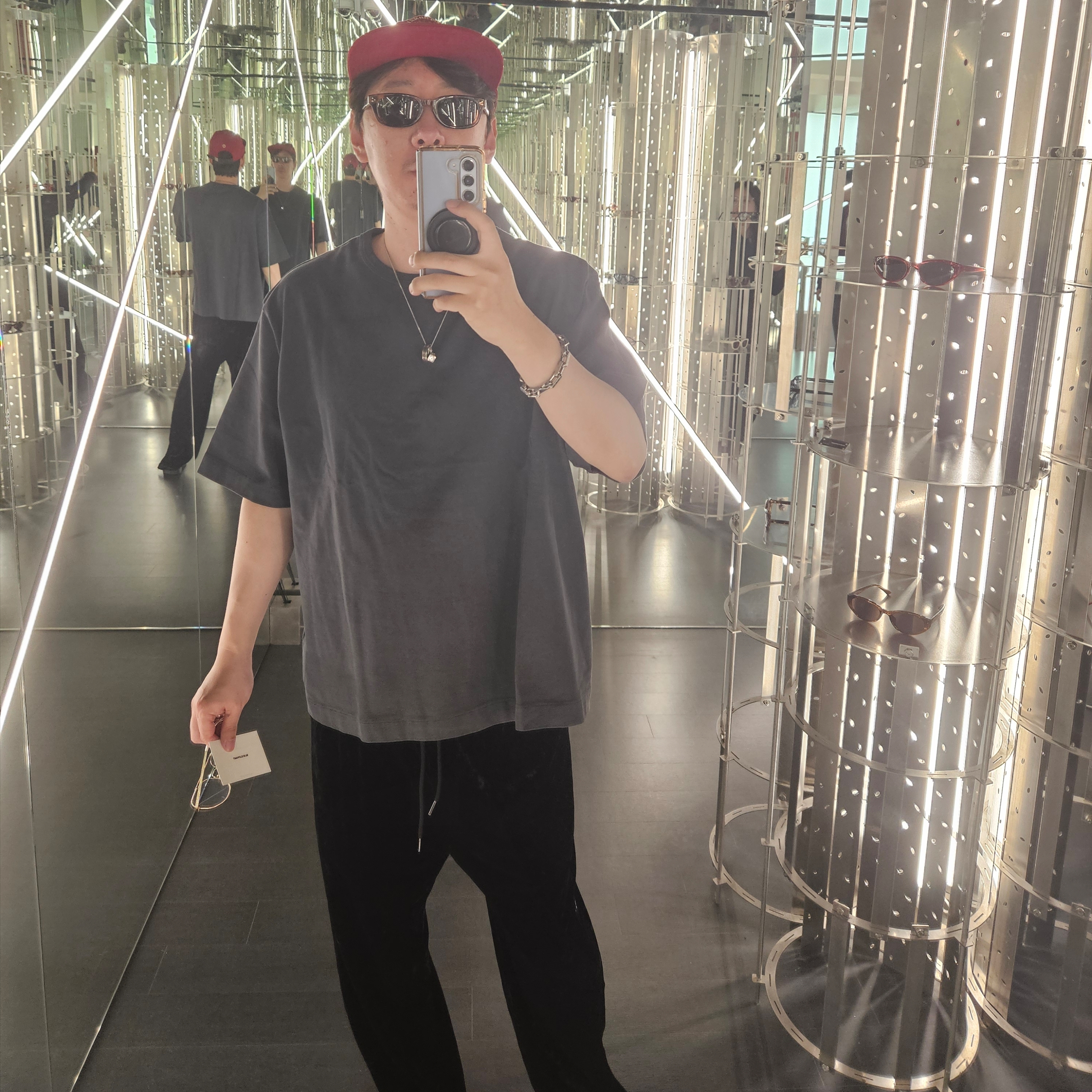 Hello Sunrise VTG Arch Logo Relaxed Fit Cap Red 착용 스타일 - 2