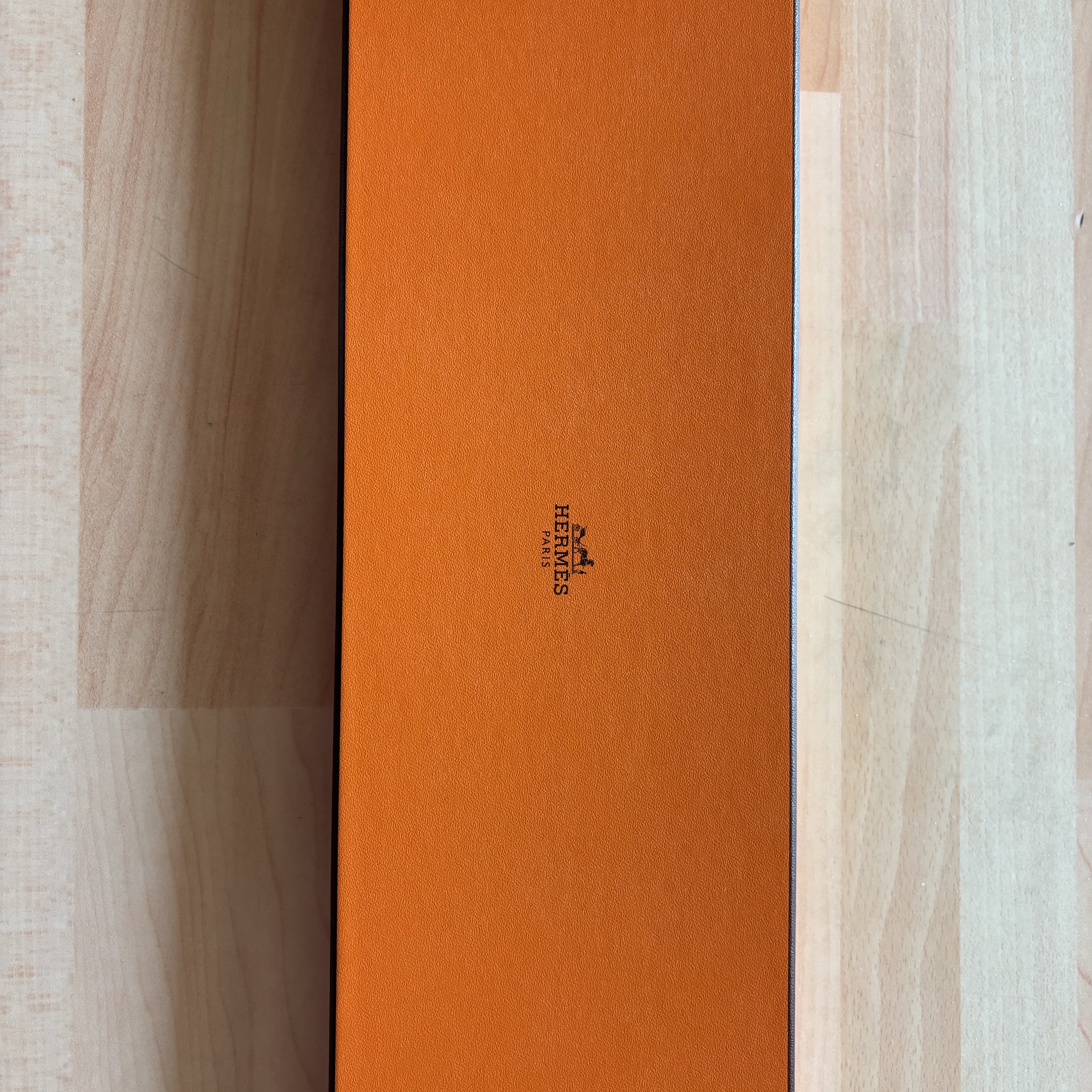 Hermes Faconnee H Bicolore Tie Marine Noir 착용 스타일 - 1