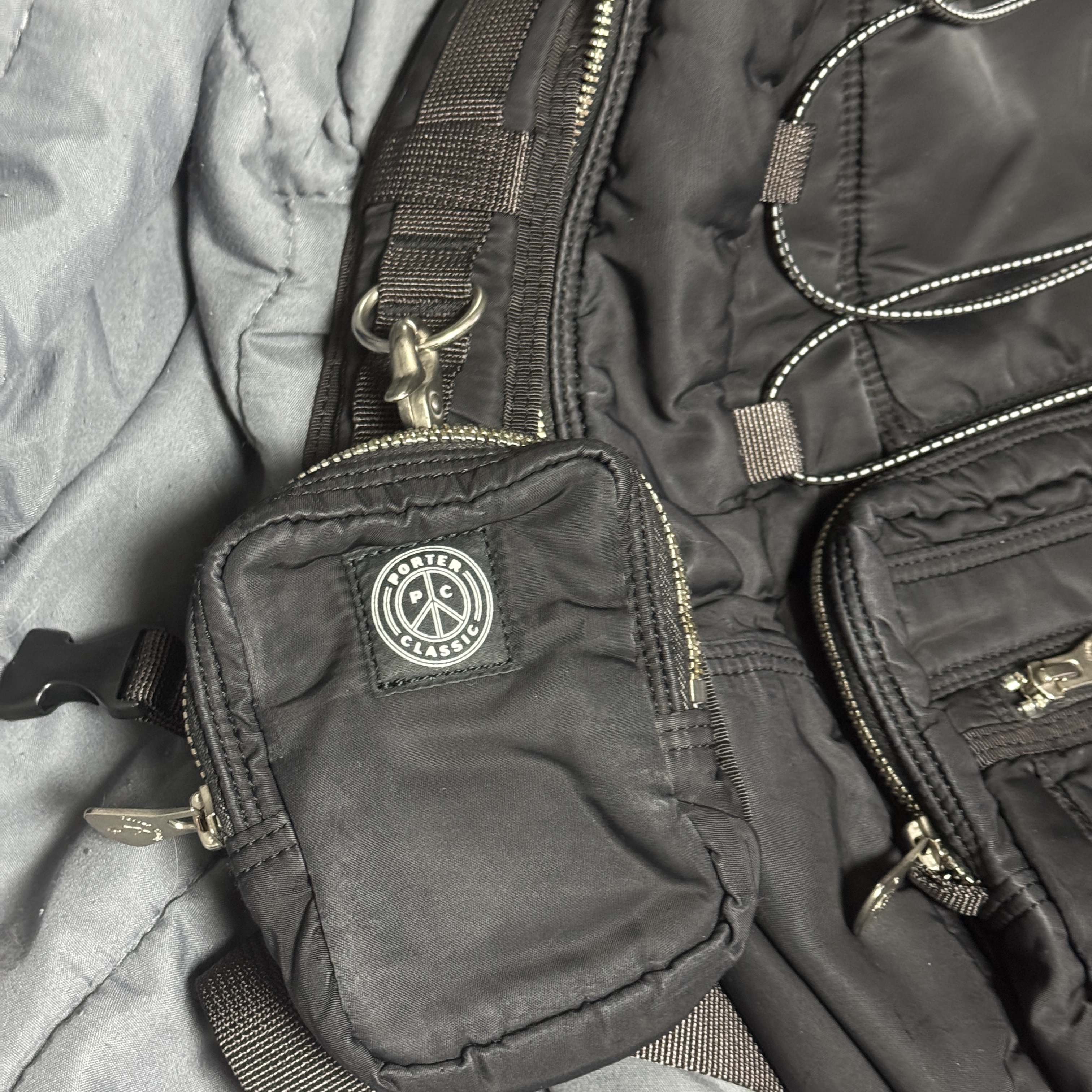 Porter Classic Super Nylon Day Pack L Black 착용 스타일 - 2