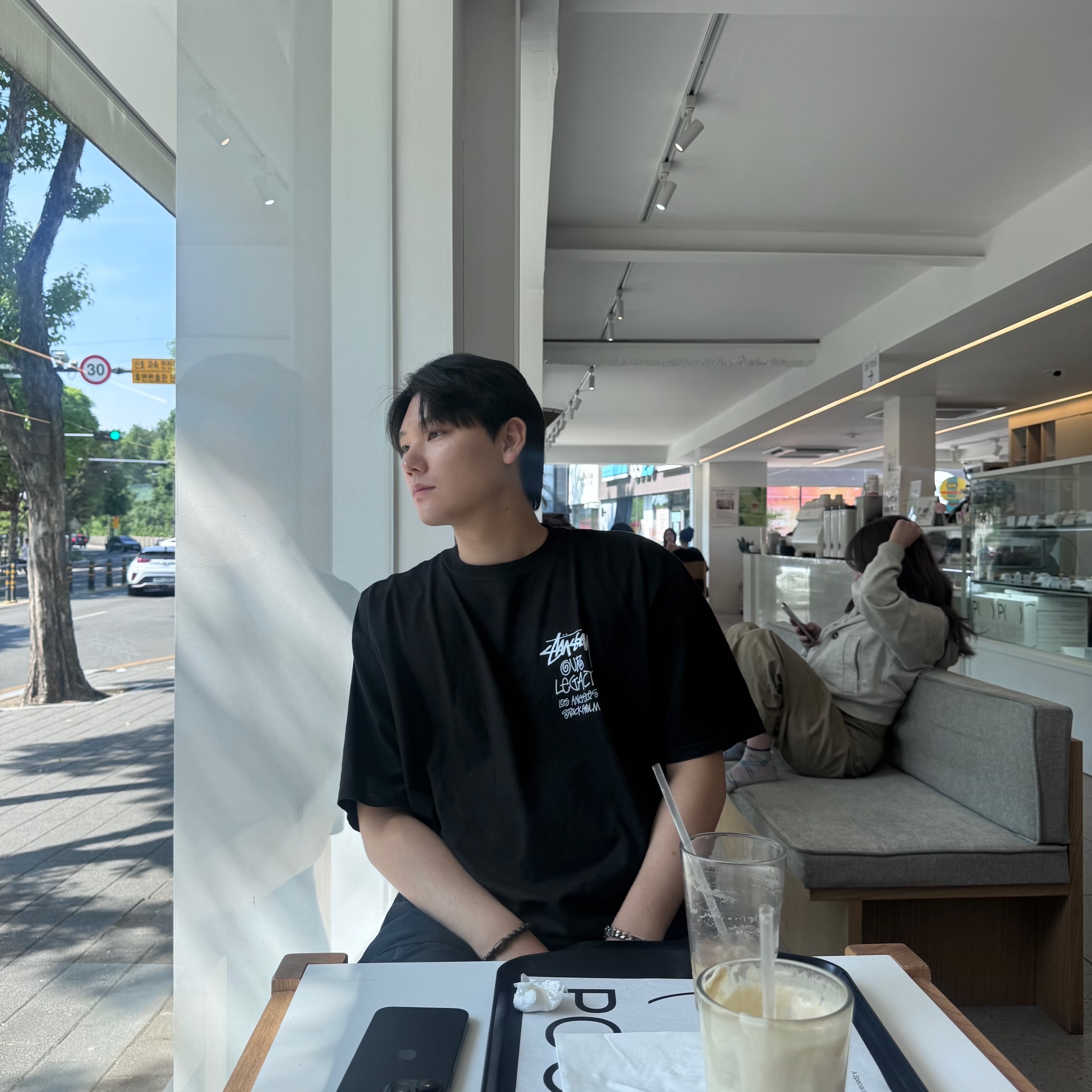 Stussy x Our Legacy Surfman Pigment Dyed T-Shirt Black 착용 스타일 - 1