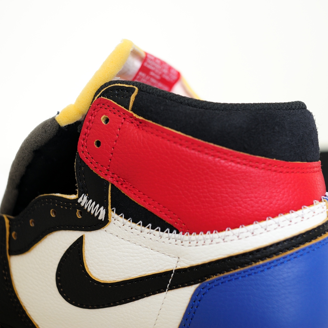 Jordan 1 x Fragment x Union LA Black and Varsity Red 착용 스타일 - 4