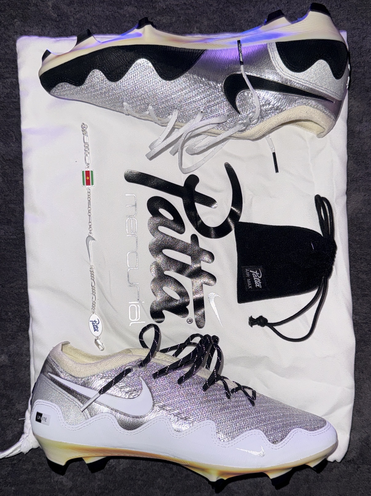Nike x Patta Mercurial Zoom Vapor 16 Elite FG SE Unite Metallic Silver and Coconut Milk 착용 스타일 - 1